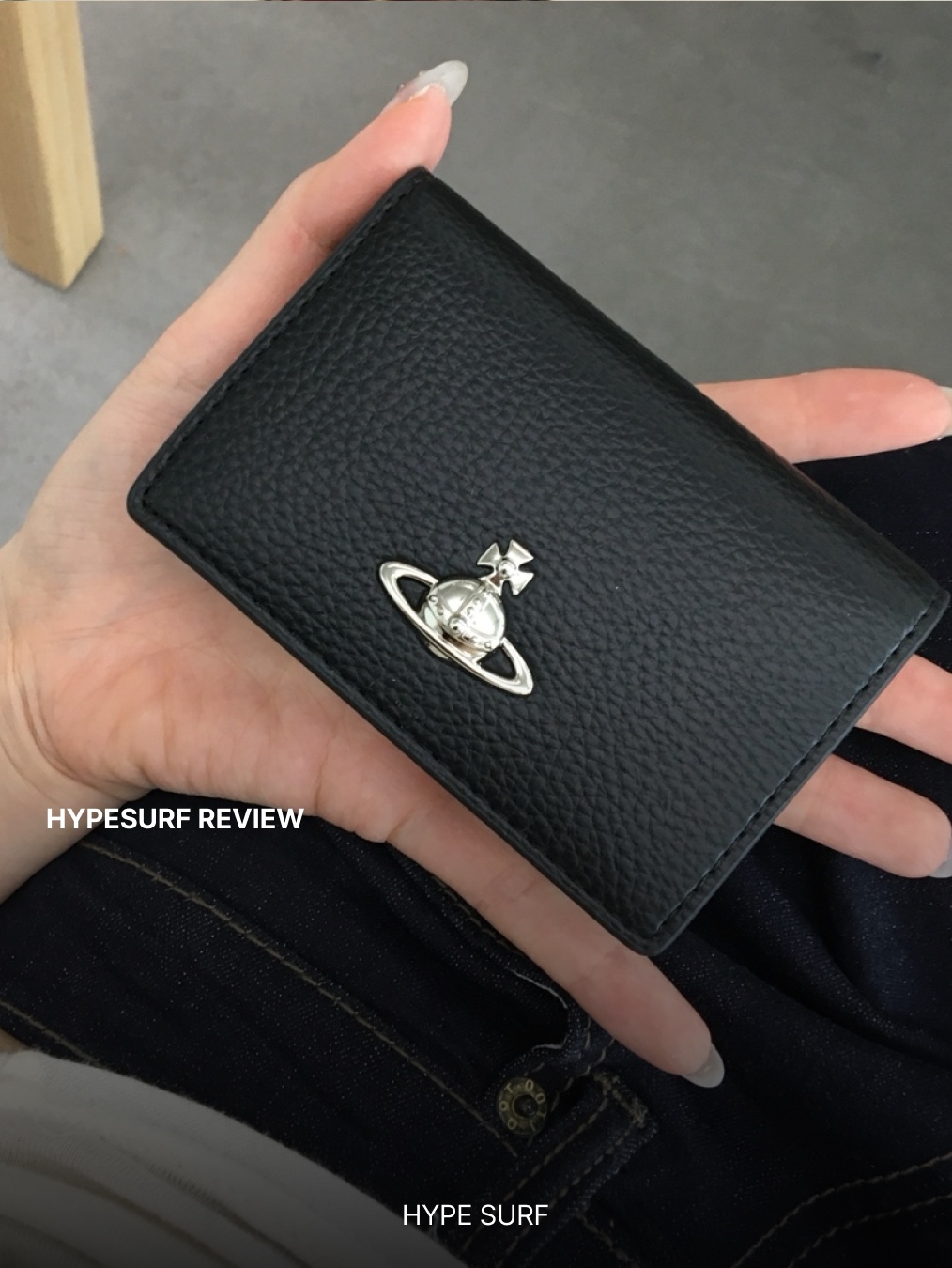 Vivienne Westwood Orb Grain Flap Card Holder Black 착용 스타일 - 2