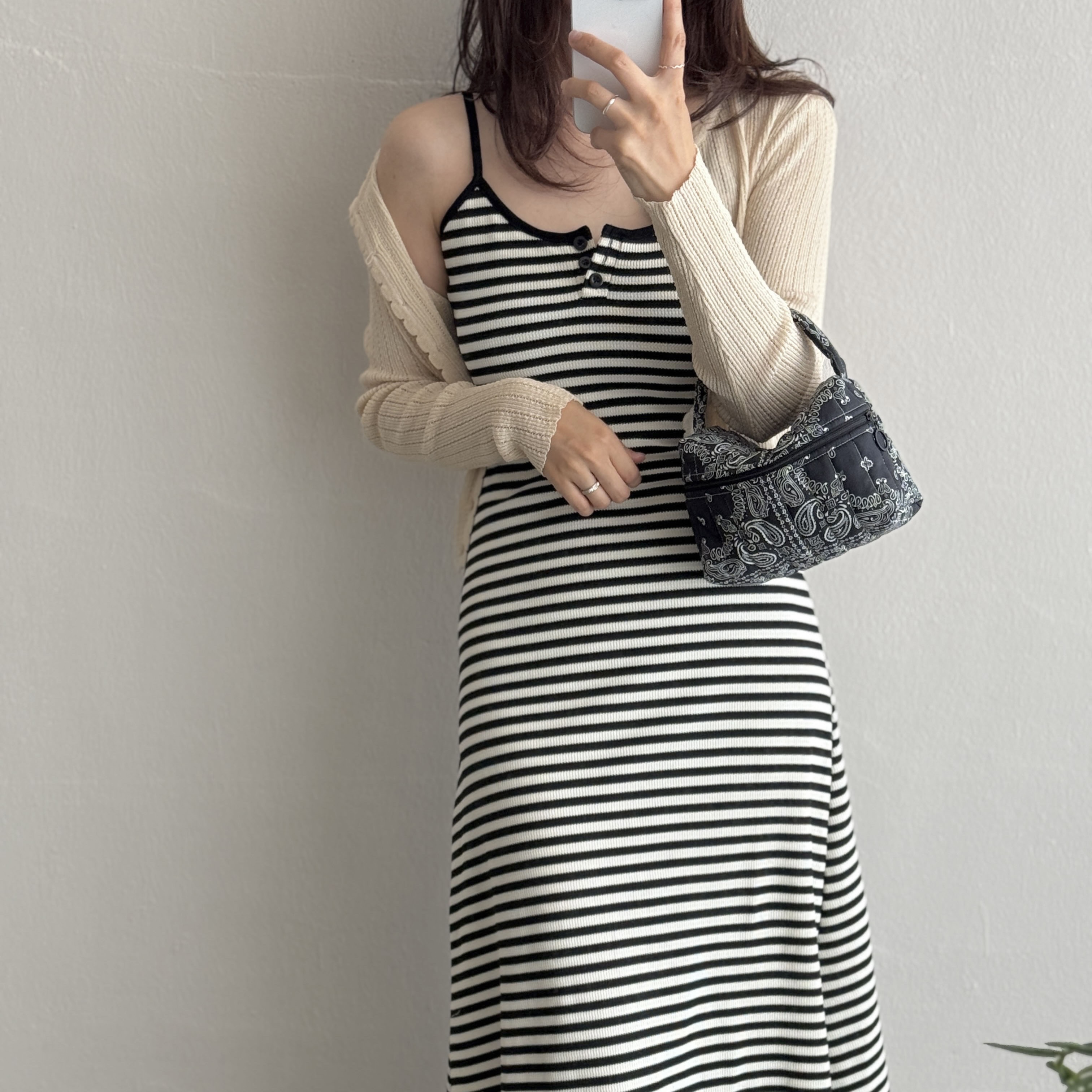(W) Hermes Island Sandal & Noir 착용 스타일 - 3