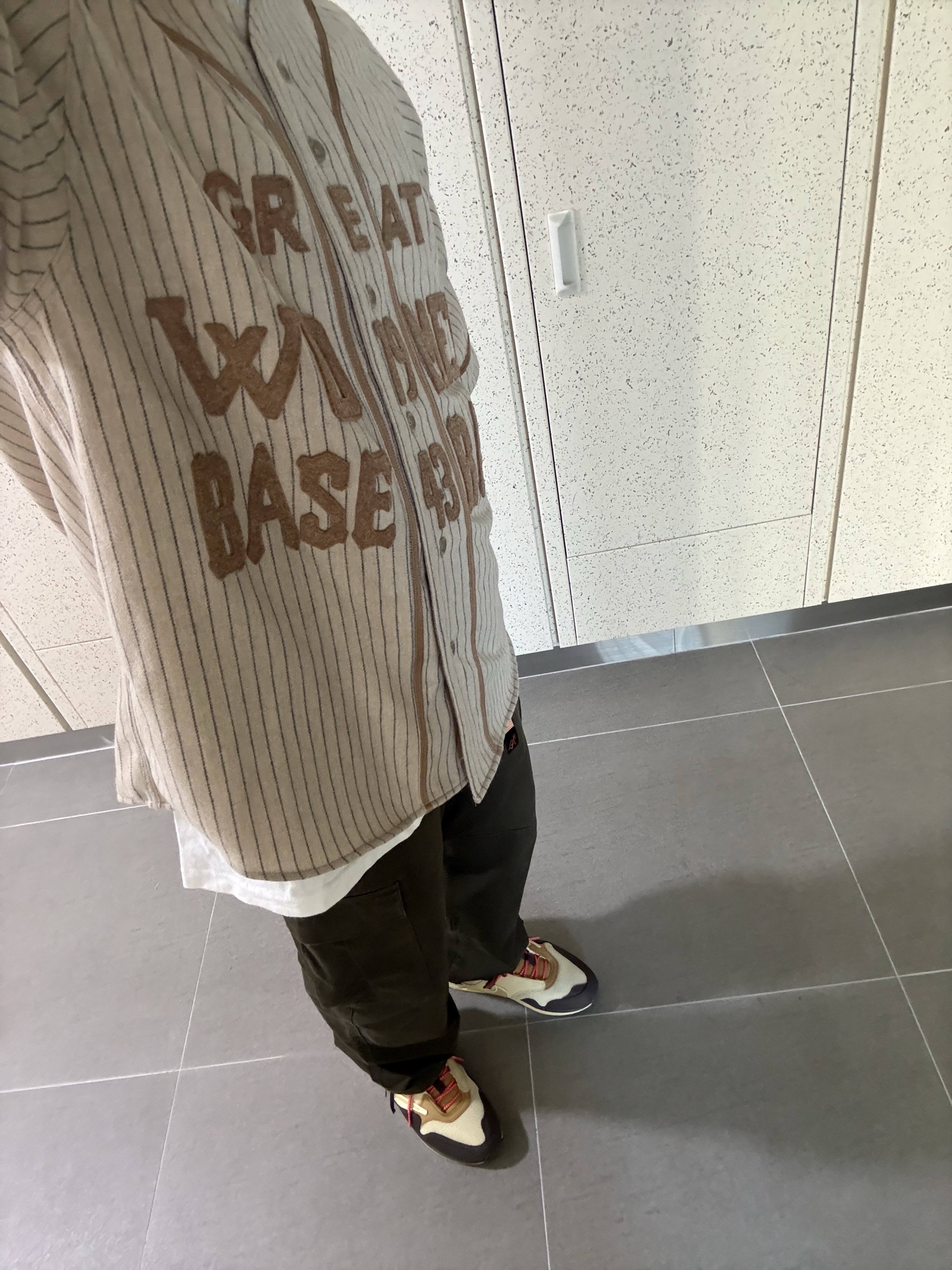 Nike x Travis Scott Air Max 1 Cact.us Brown 착용 스타일 - 2