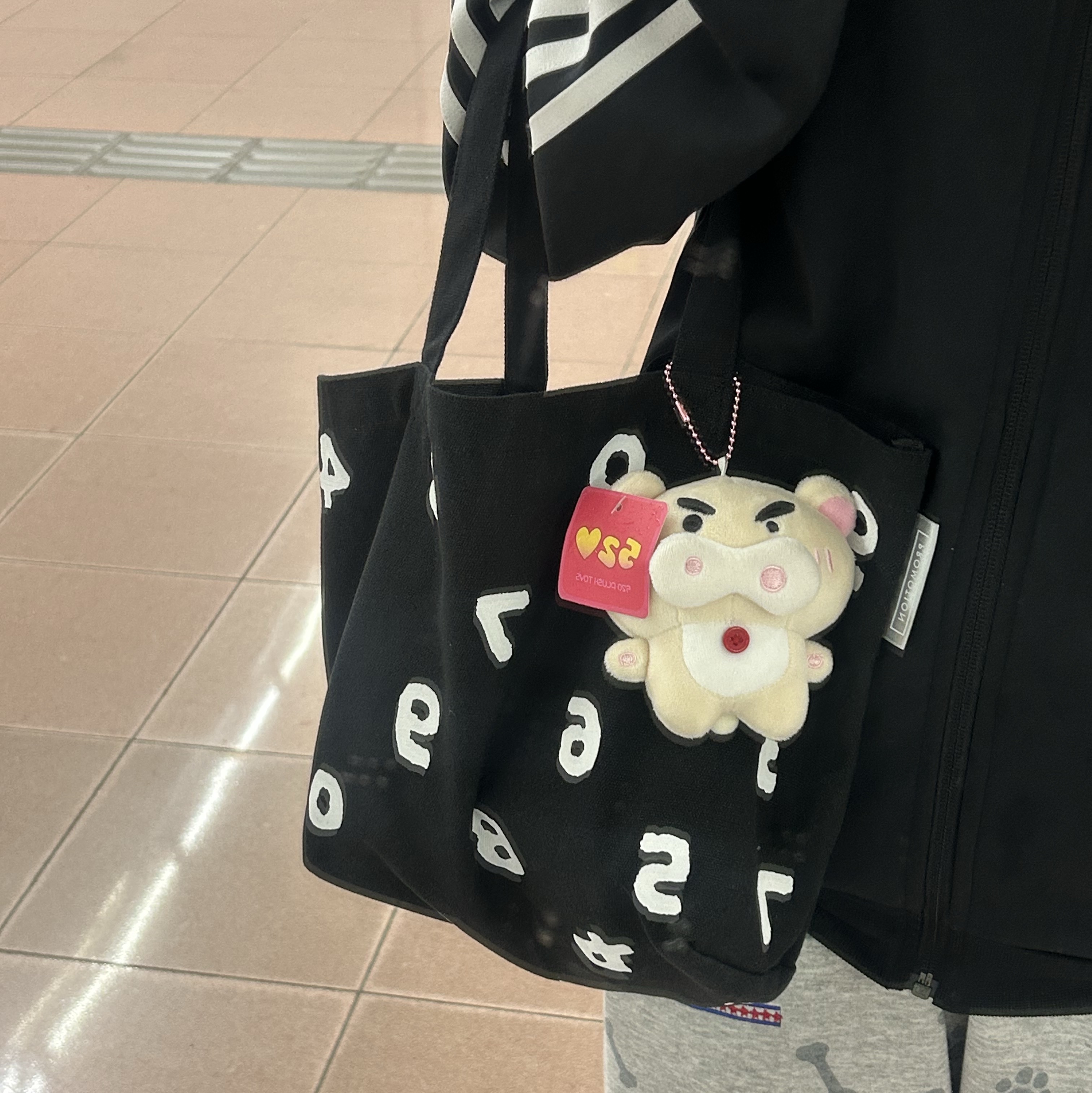 Sou Sou Promotion Canvas Small Tote Bag Black 착용 스타일 - 2