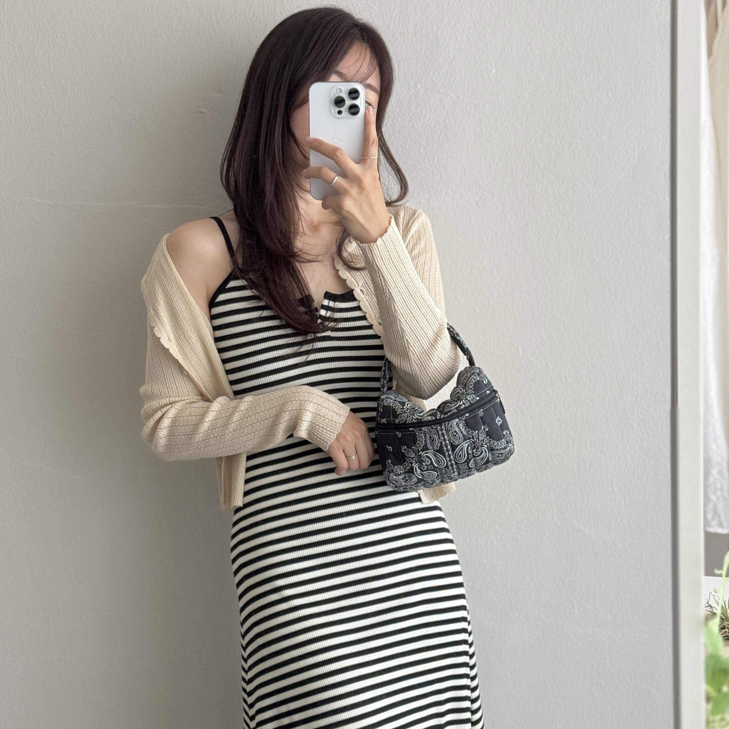 (W) Hermes Island Sandal & Noir 착용 스타일 - 1