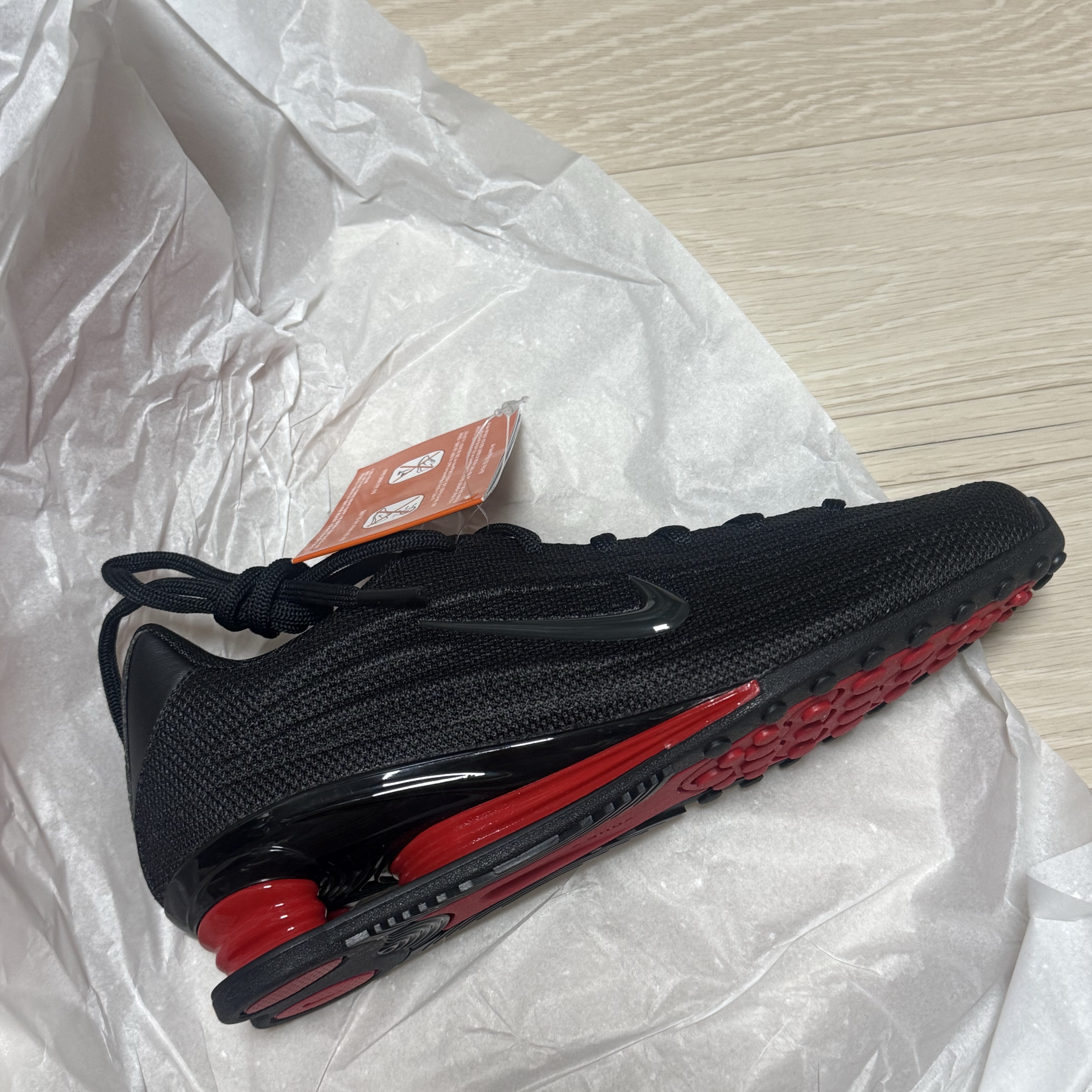 (W) Nike Shox Z Black University Red 착용 스타일 - 2