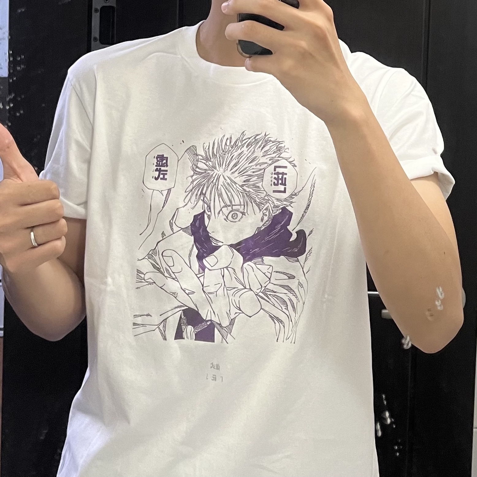 Uniqlo UT Shueisha 100th Anniversary Jujutsu Kaisen T-Shirt White 착용 스타일