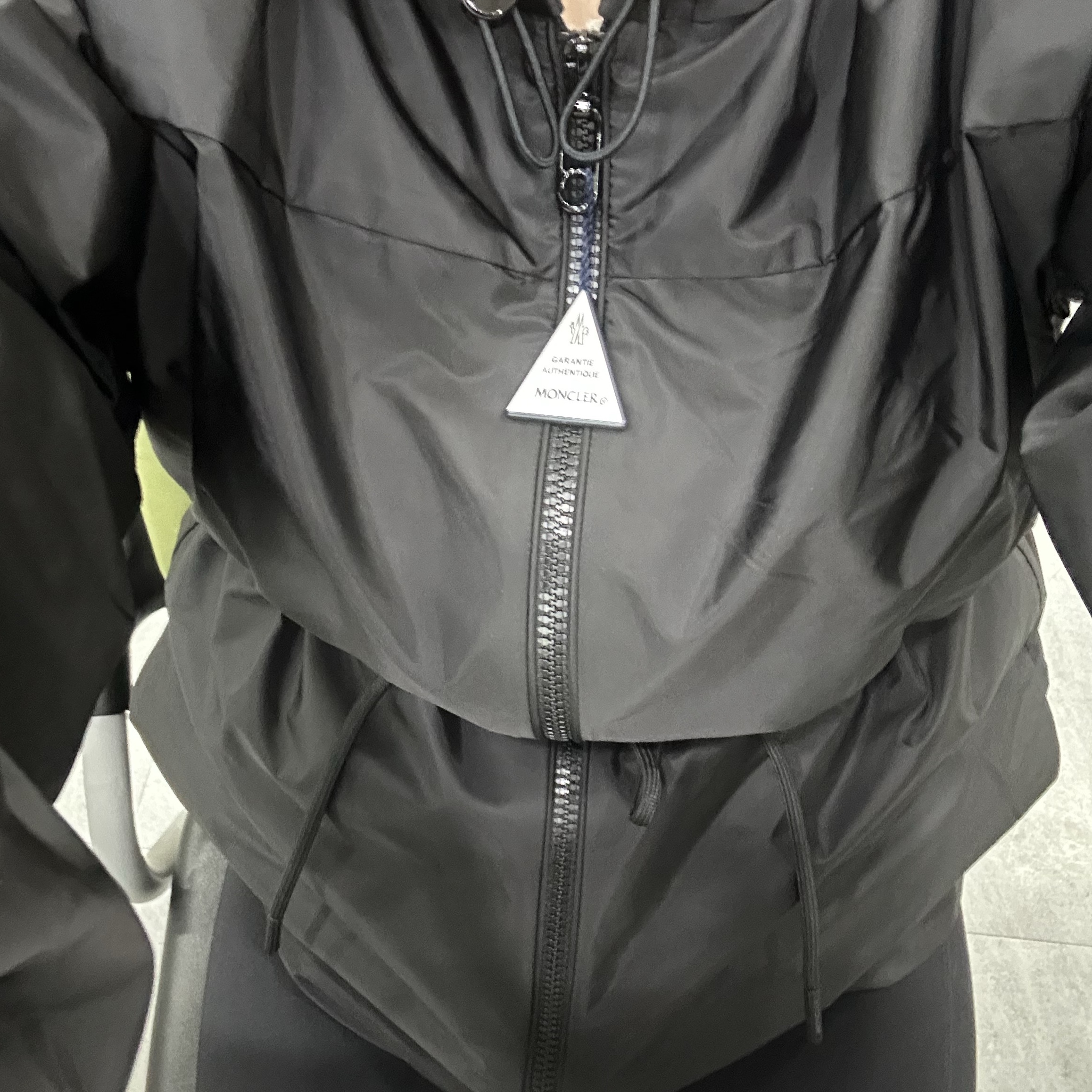(W) Moncler Filira Hooded Jacket Black - 24SS 착용 스타일 - 2