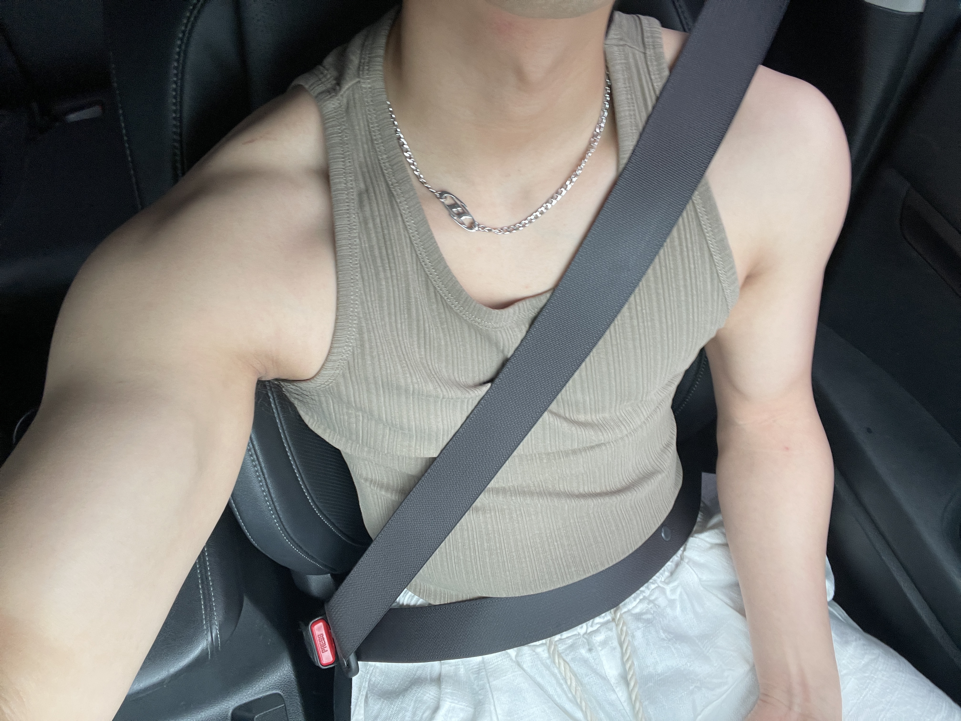BORN TO WIN B Pendant Slice Sleeveless Khaki, BORN TO WIN Surgical B Logo Necklace Silver 착용 스타일 - 1