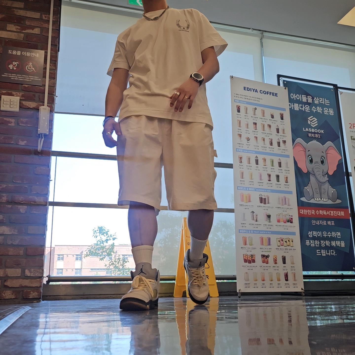 Thevinylhouse Lucky House Tee White, (W) Jordan 5 x A Ma Maniere Retro Dawn 착용 스타일 - 2