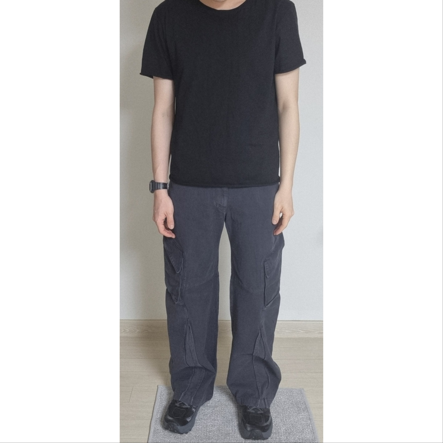 Hoka x Xlim Mafate Speed 2 TS Black Charcoal, Casio G-Shock DW-5600UBB-1DR 착용 스타일 - 1