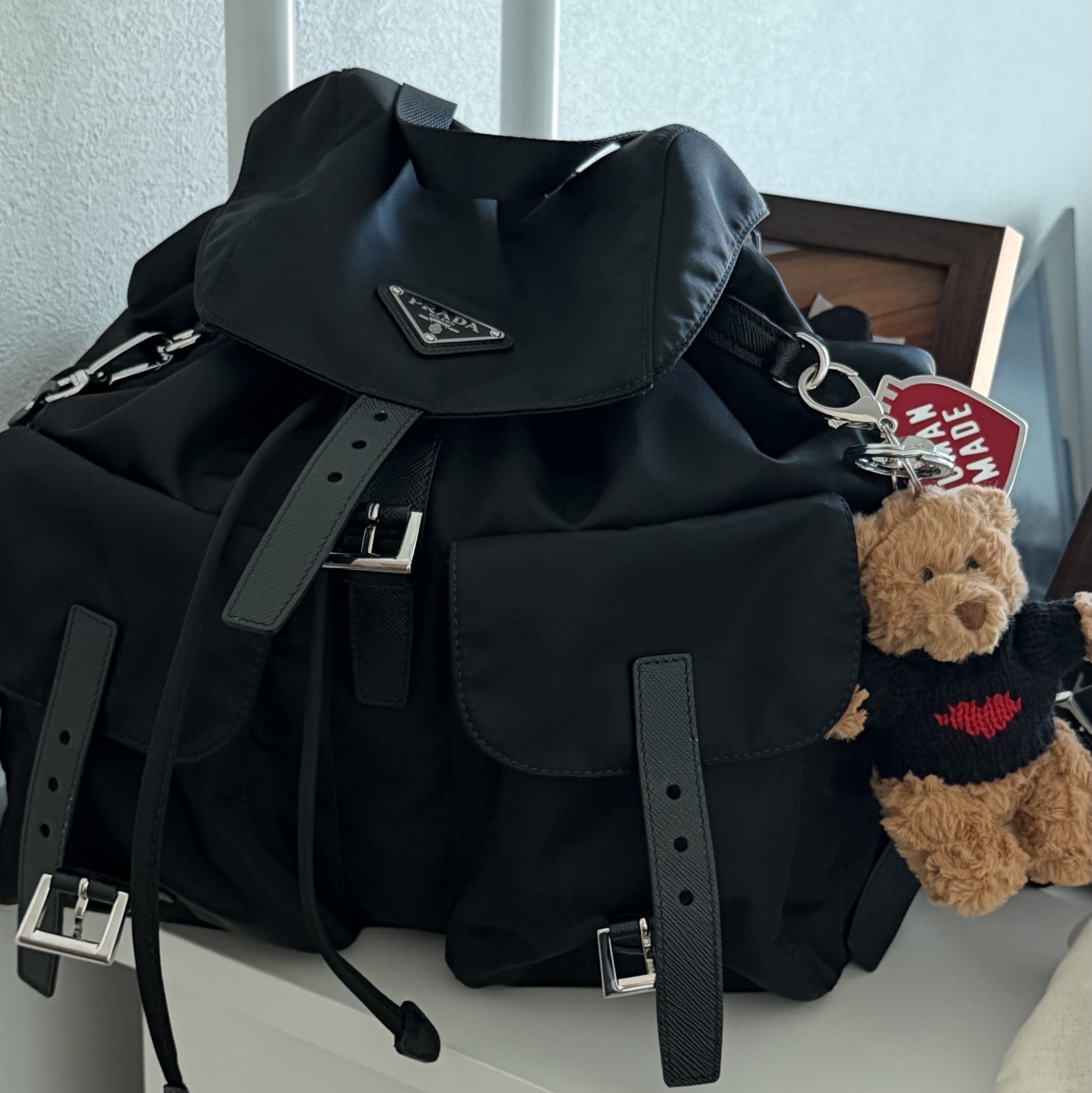 Jellycat Bartholomew Bear Bag Charm Brown, Human Made Heart Keyring Red 착용 스타일