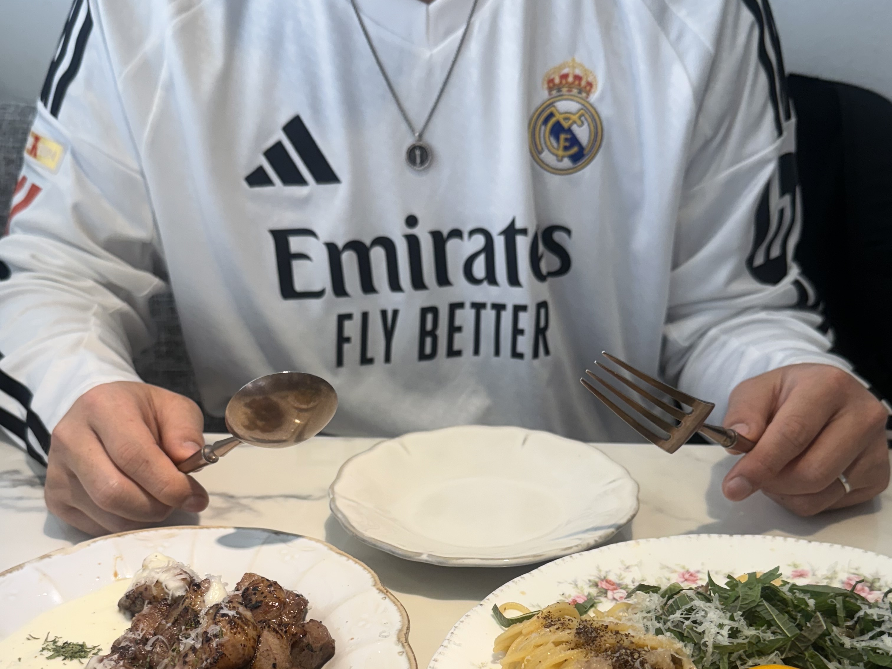 Adidas Real Madrid 2024/25 Home Long Sleeve Jersey White - KR Sizing (Non Marking Ver.) 착용 스타일