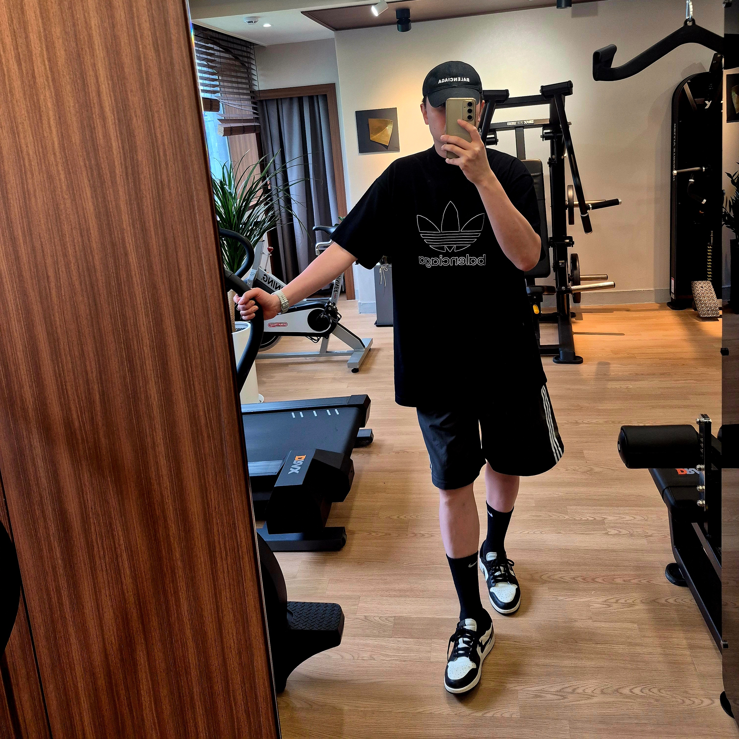 (W) Adidas Adilenium Season 2 Oversized Zip Off Track Pants Gender Neutral Black - KR Sizing, Jordan 1 Retro Low OG Mocha 착용 스타일