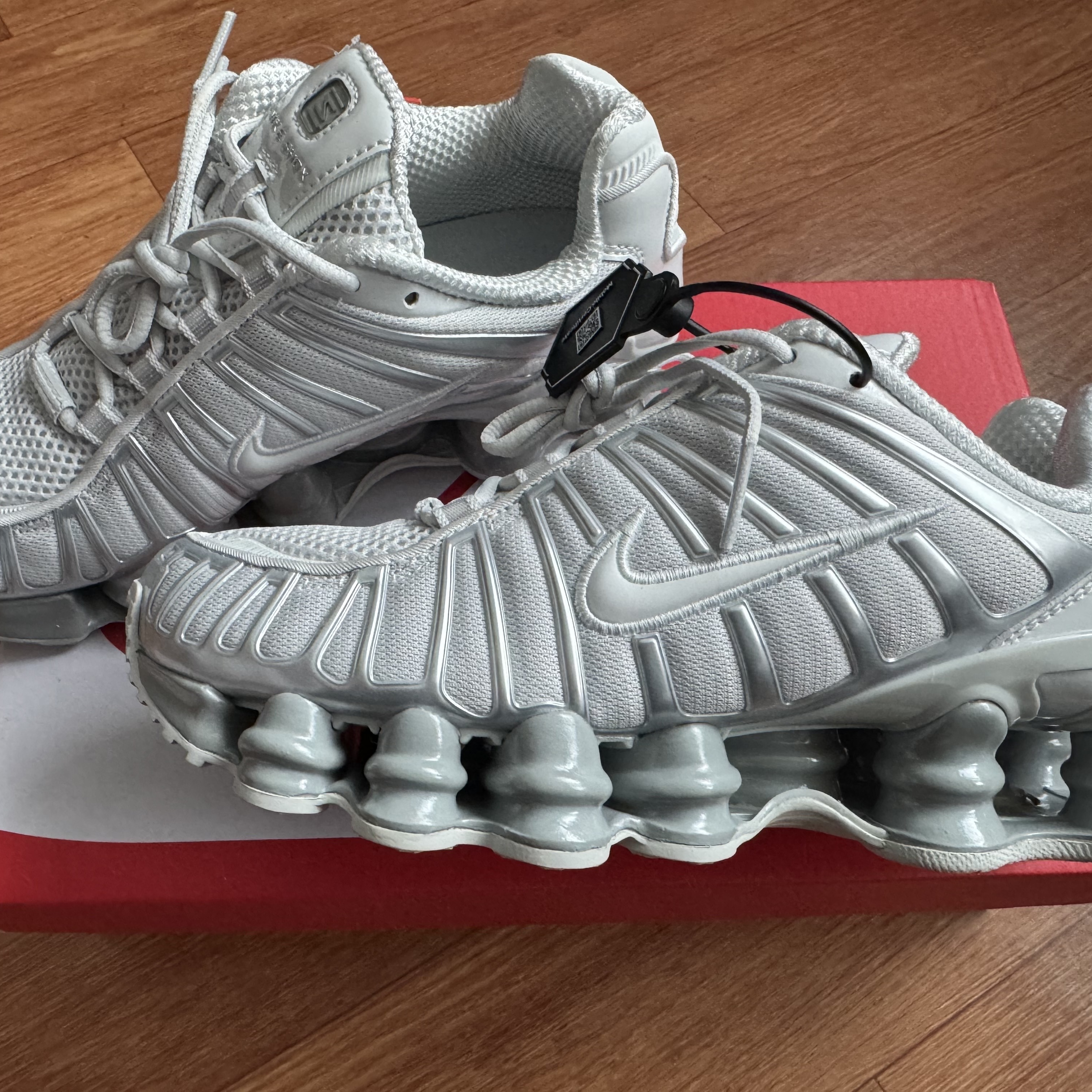 (W) Nike Shox TL Photon Dust Metallic Silver 착용 스타일 - 2