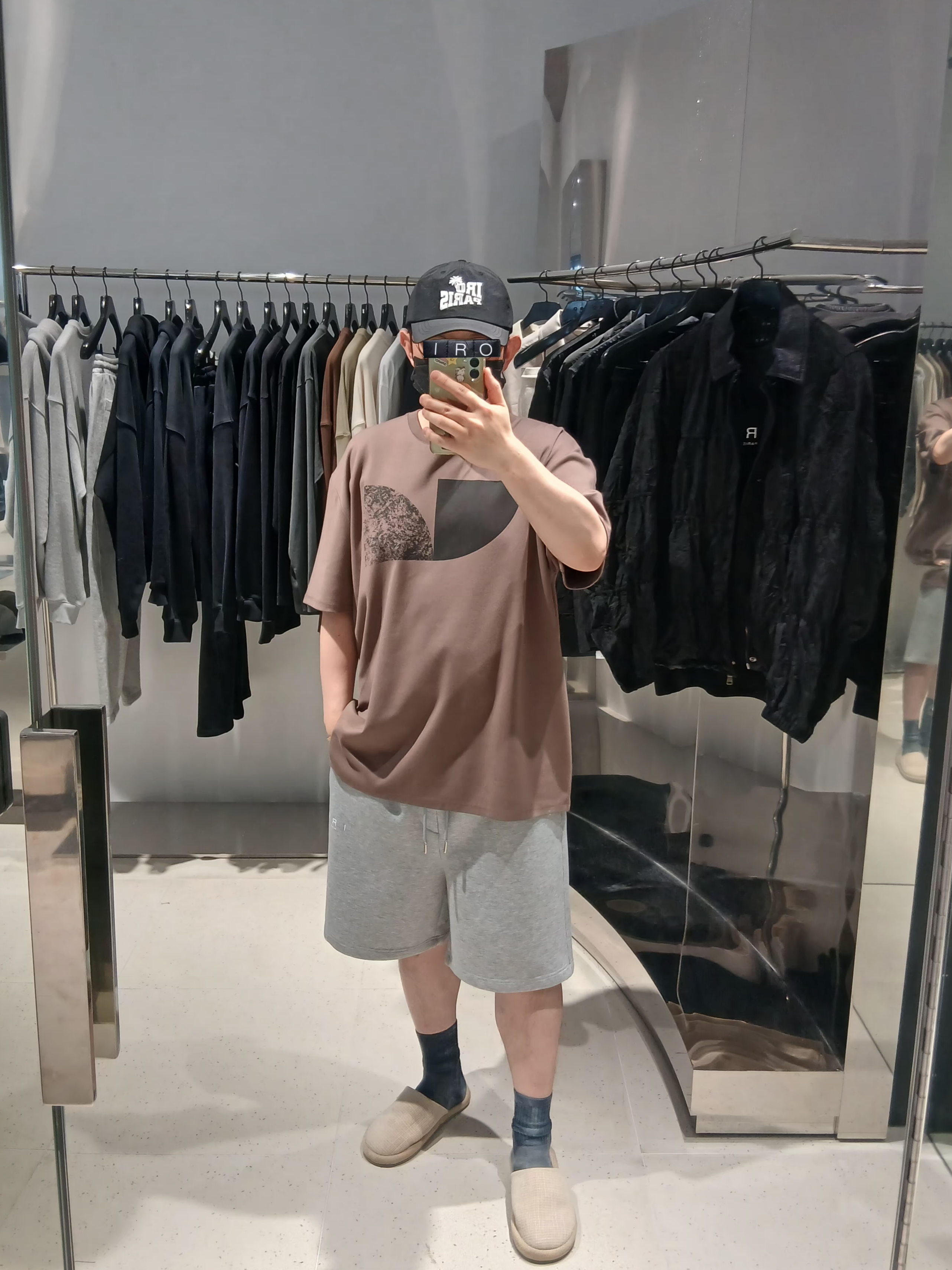 Iro Aloispe Over Fit Iconic Logo Short Sleeves T-Shirt Brown, Iro Palmtree Nylon Ball Cap Black 착용 스타일 - 2