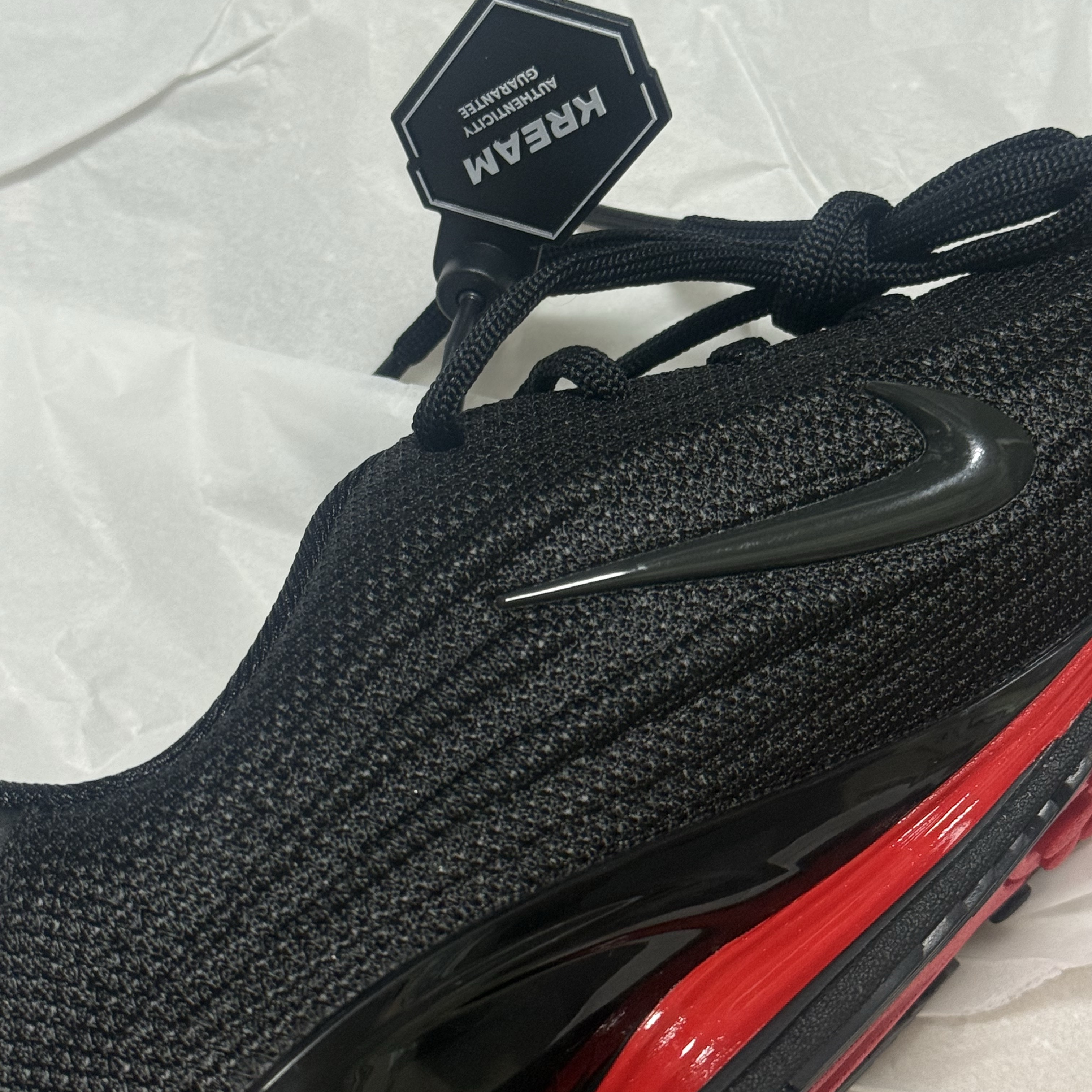 (W) Nike Shox Z Black University Red 착용 스타일 - 1
