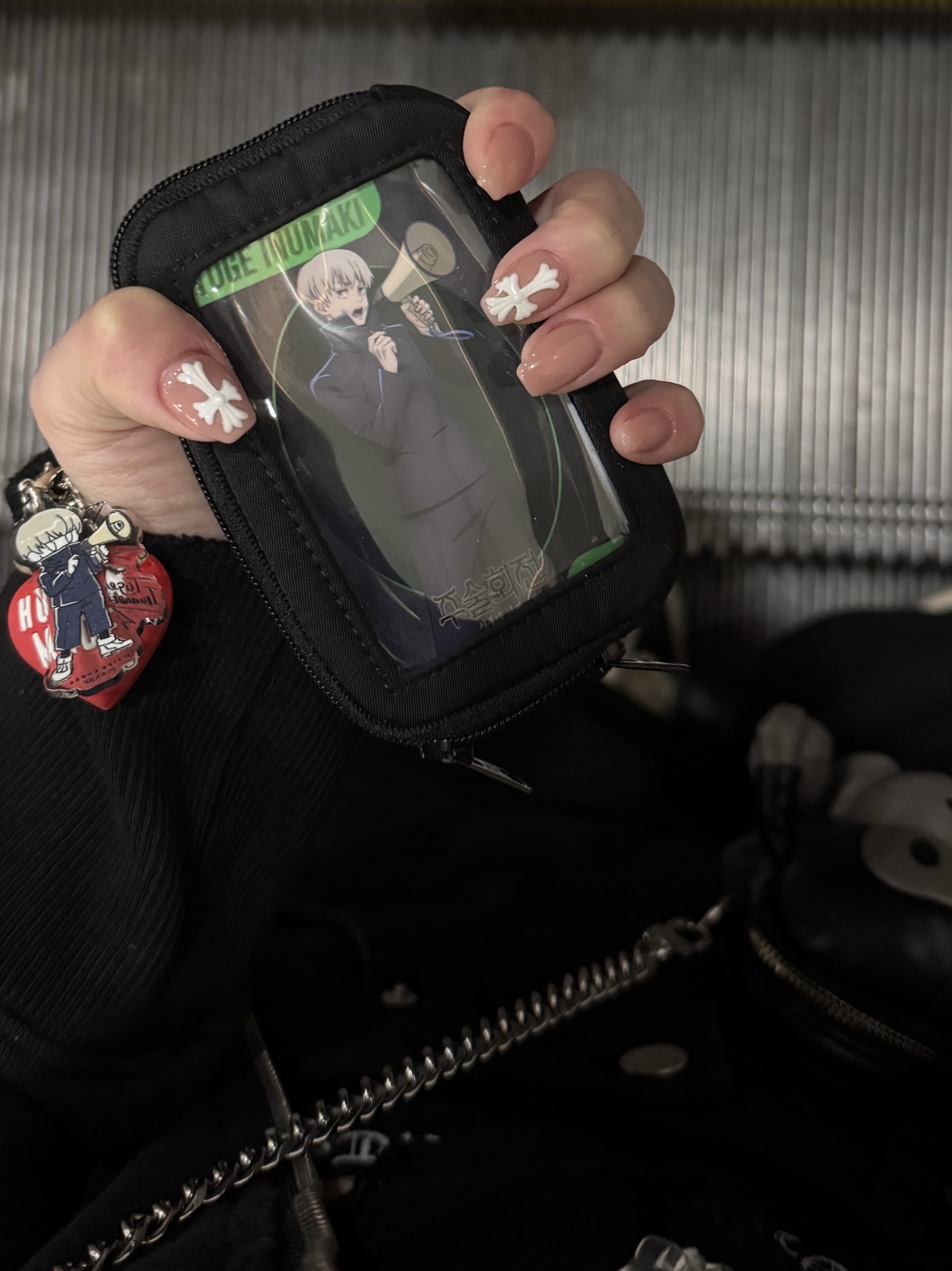 Human Made Military Card Case Black, Human Made Heart Rubber Key Chain Red 착용 스타일