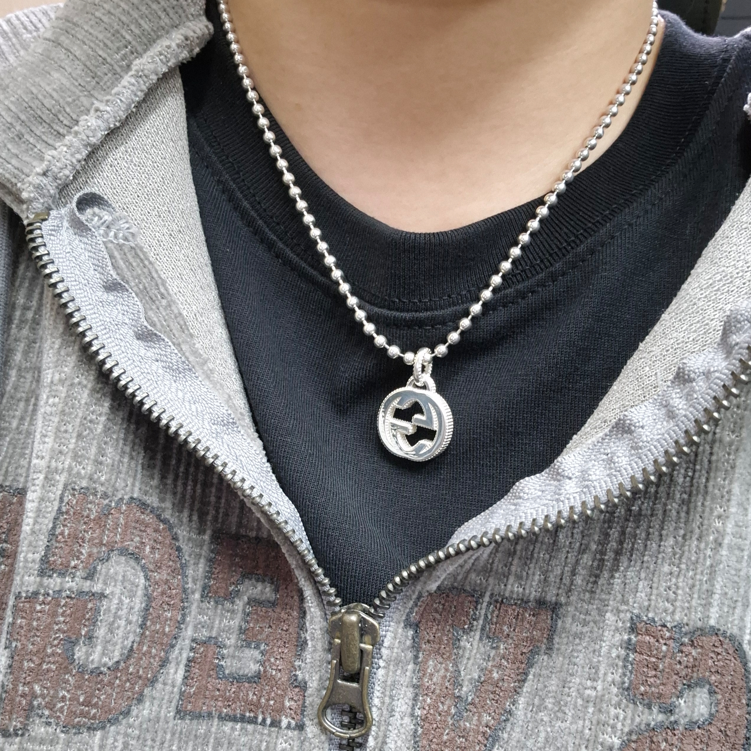 Gucci Interlocking G Pendant Necklace Silver 착용 스타일