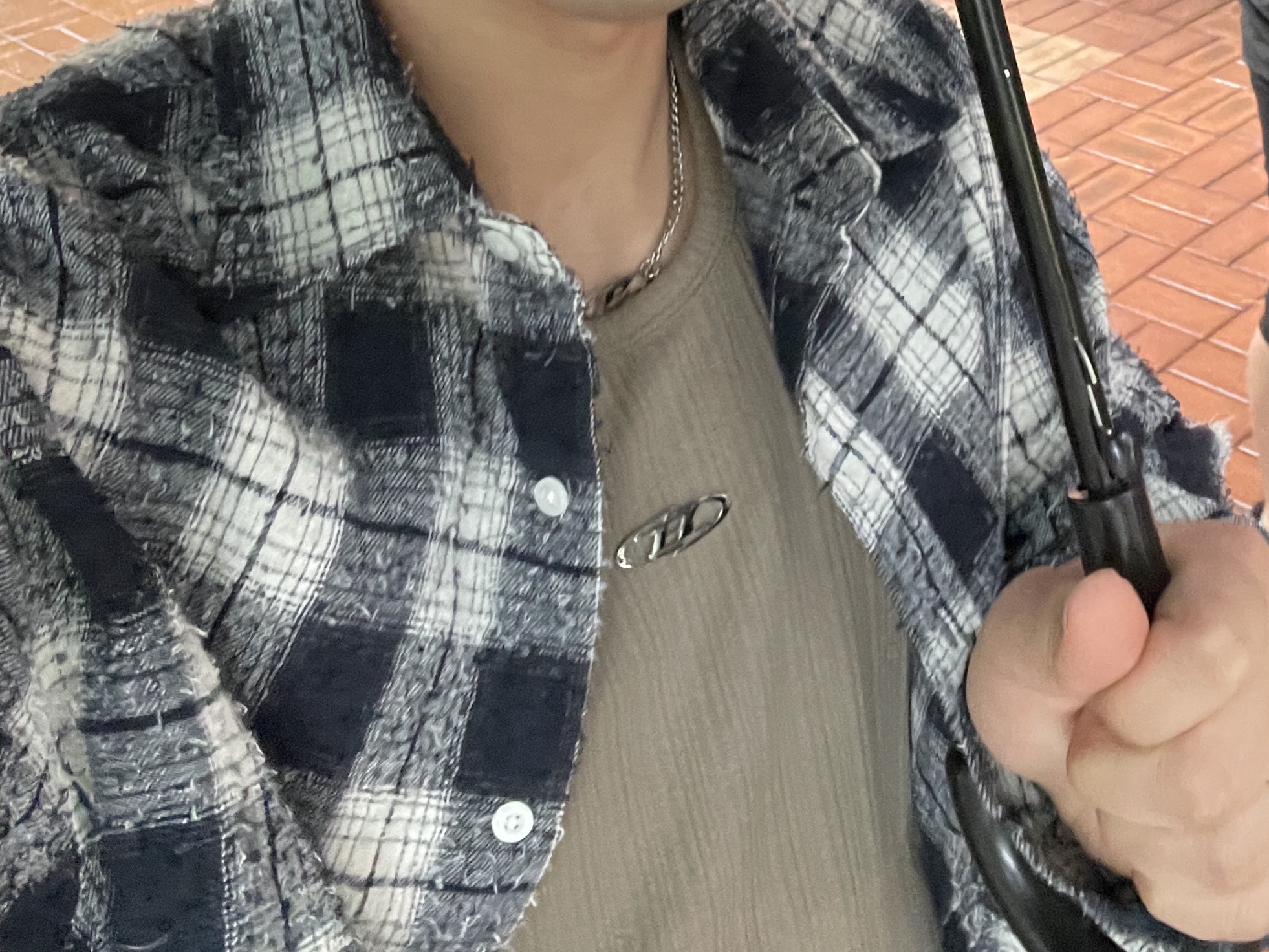 BORN TO WIN B Pendant Slice Sleeveless Khaki, BORN TO WIN Surgical B Logo Necklace Silver 착용 스타일 - 2