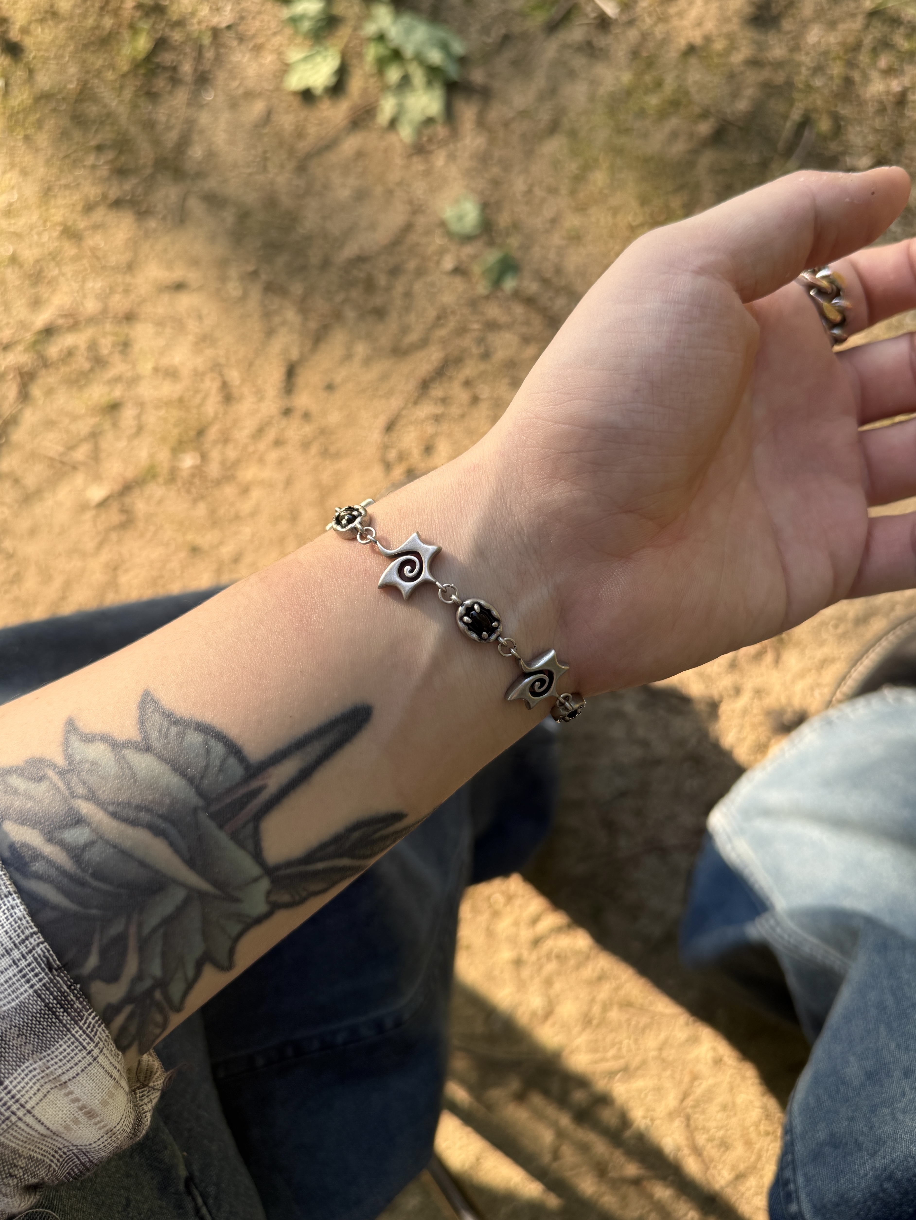 (W) MM6 Maison Margiela Classic Chain Ring Palladium, TOWTOW.ARCHIVE Swirl Star Gem Link Bracelet Turquoise 착용 스타일 - 4