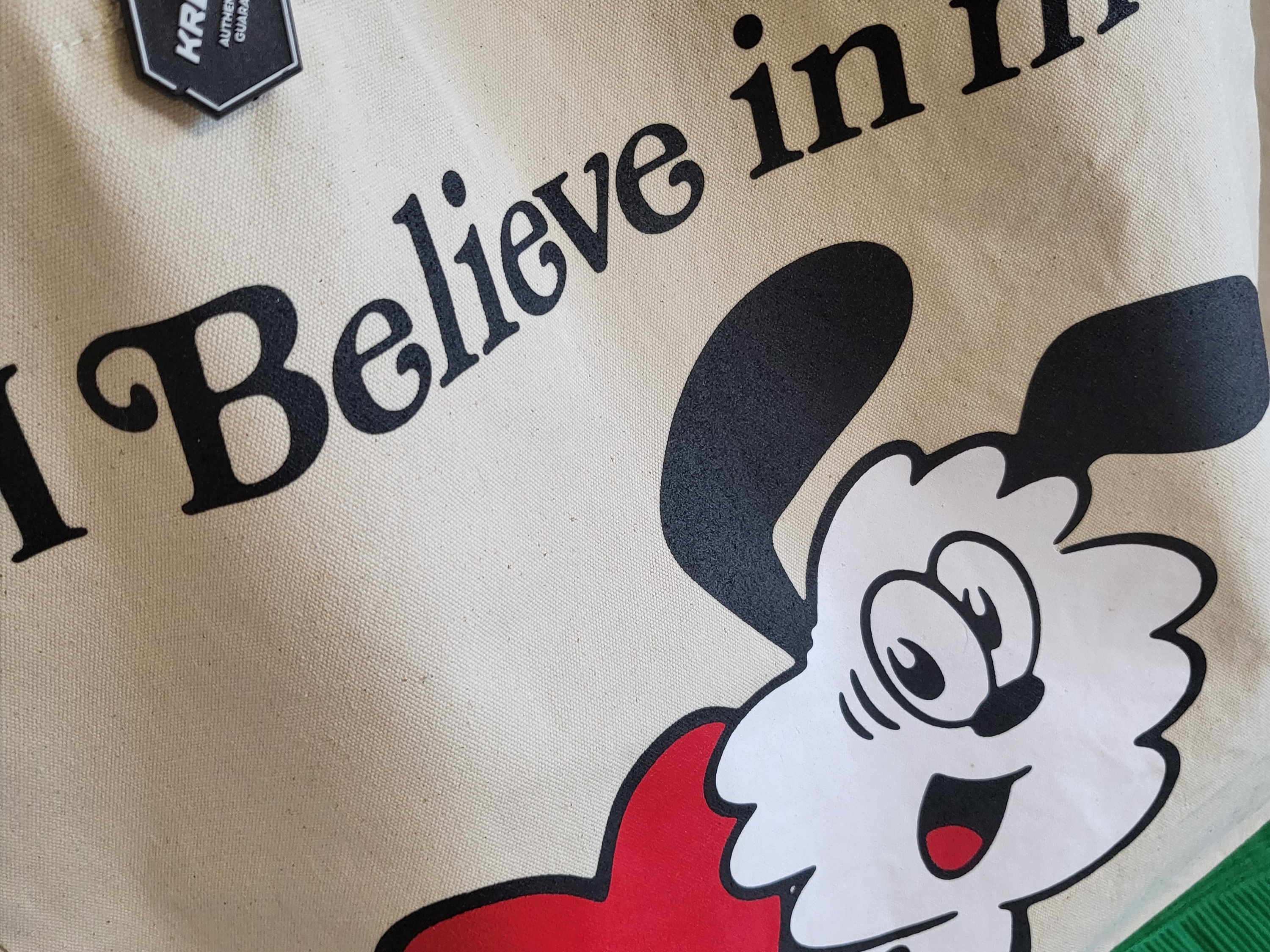 Verdy x Lotte Museum Toet Bag Ivory 착용 스타일 - 2