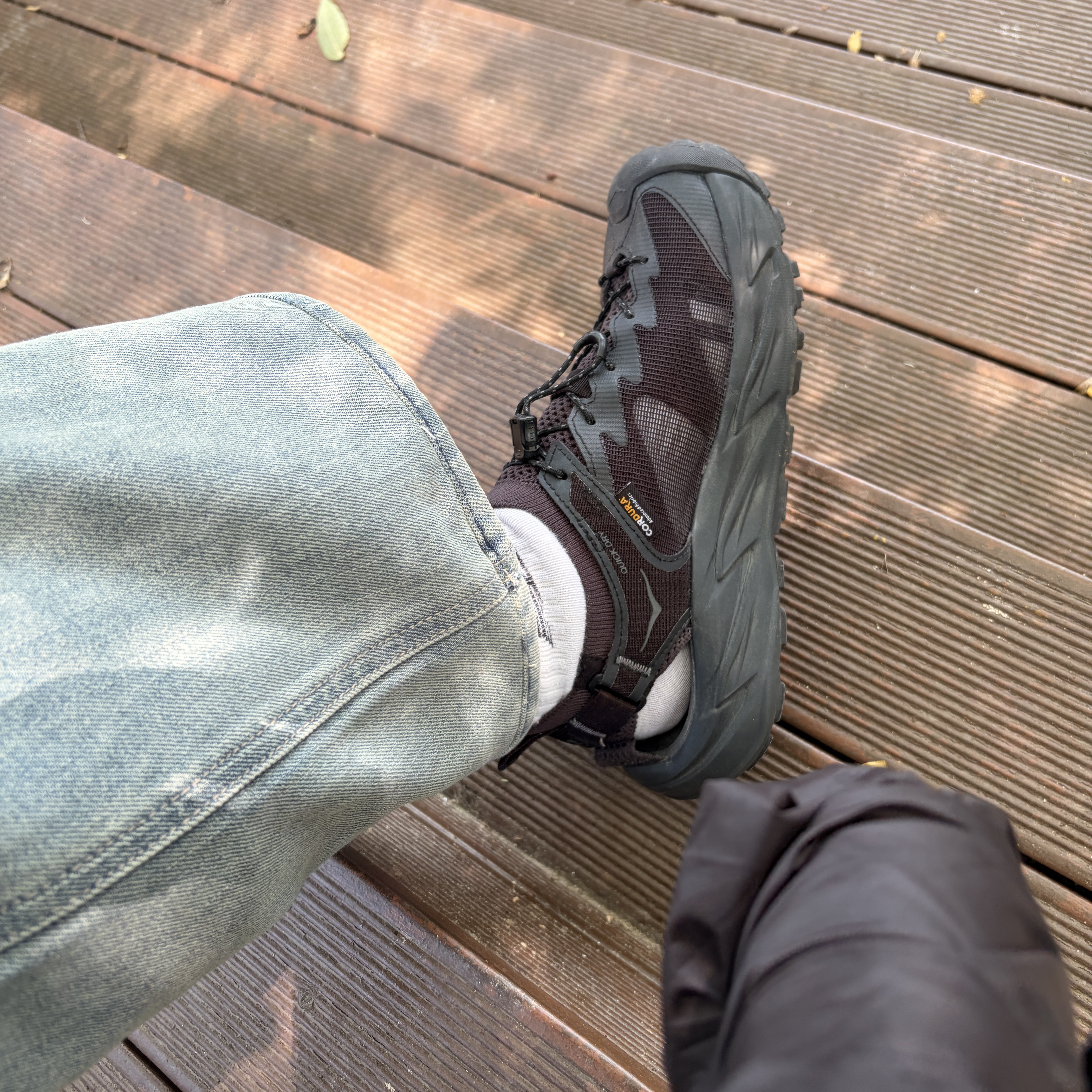 Hoka Hopara 2 Black 착용 스타일