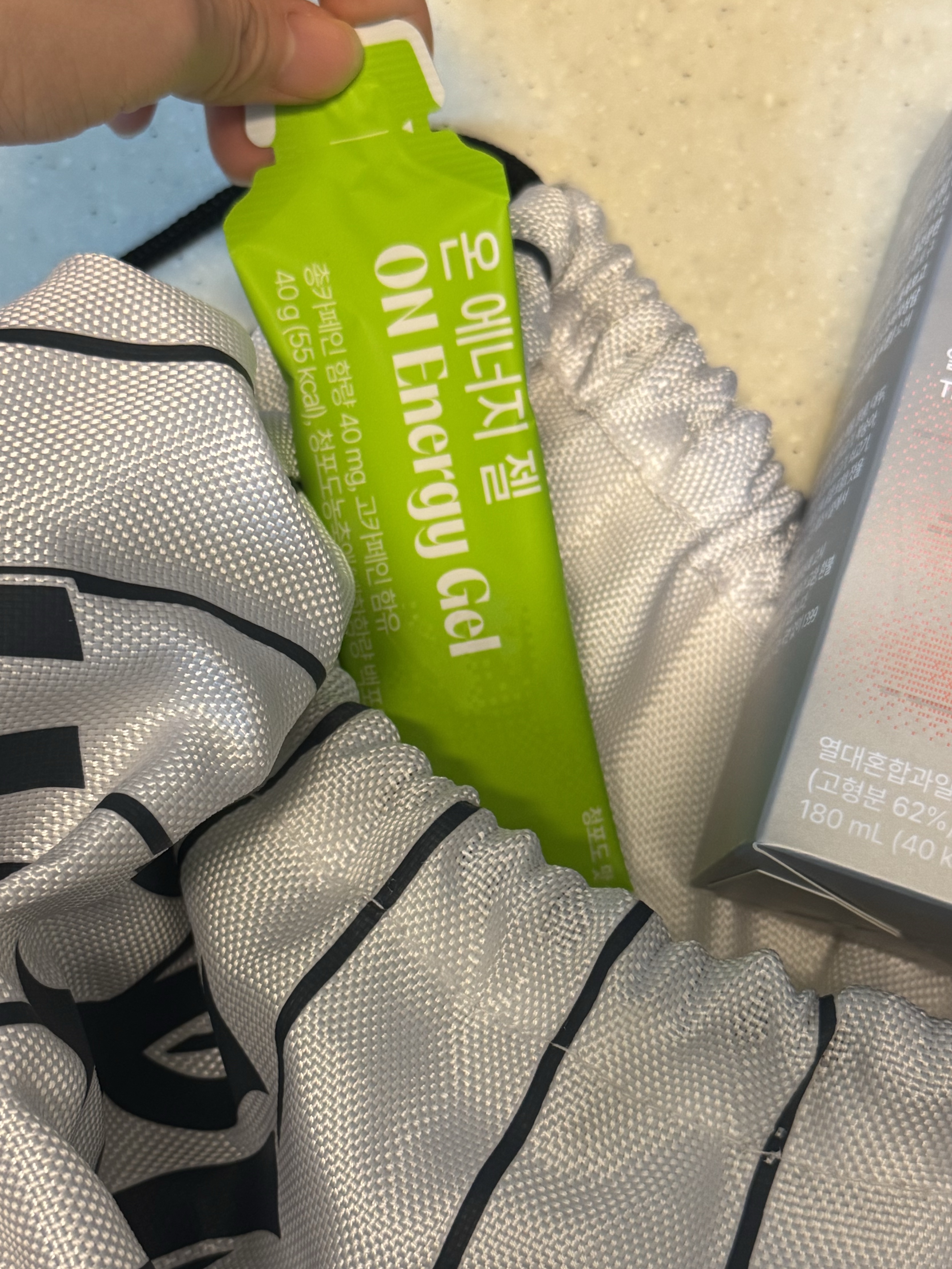 [KREAM 단독] VVM IN Protein Bar 26g * 10ea 1box, [KREAM 단독] VVM ON Energy Gel 40g * 5ea 1box 착용 스타일 - 5