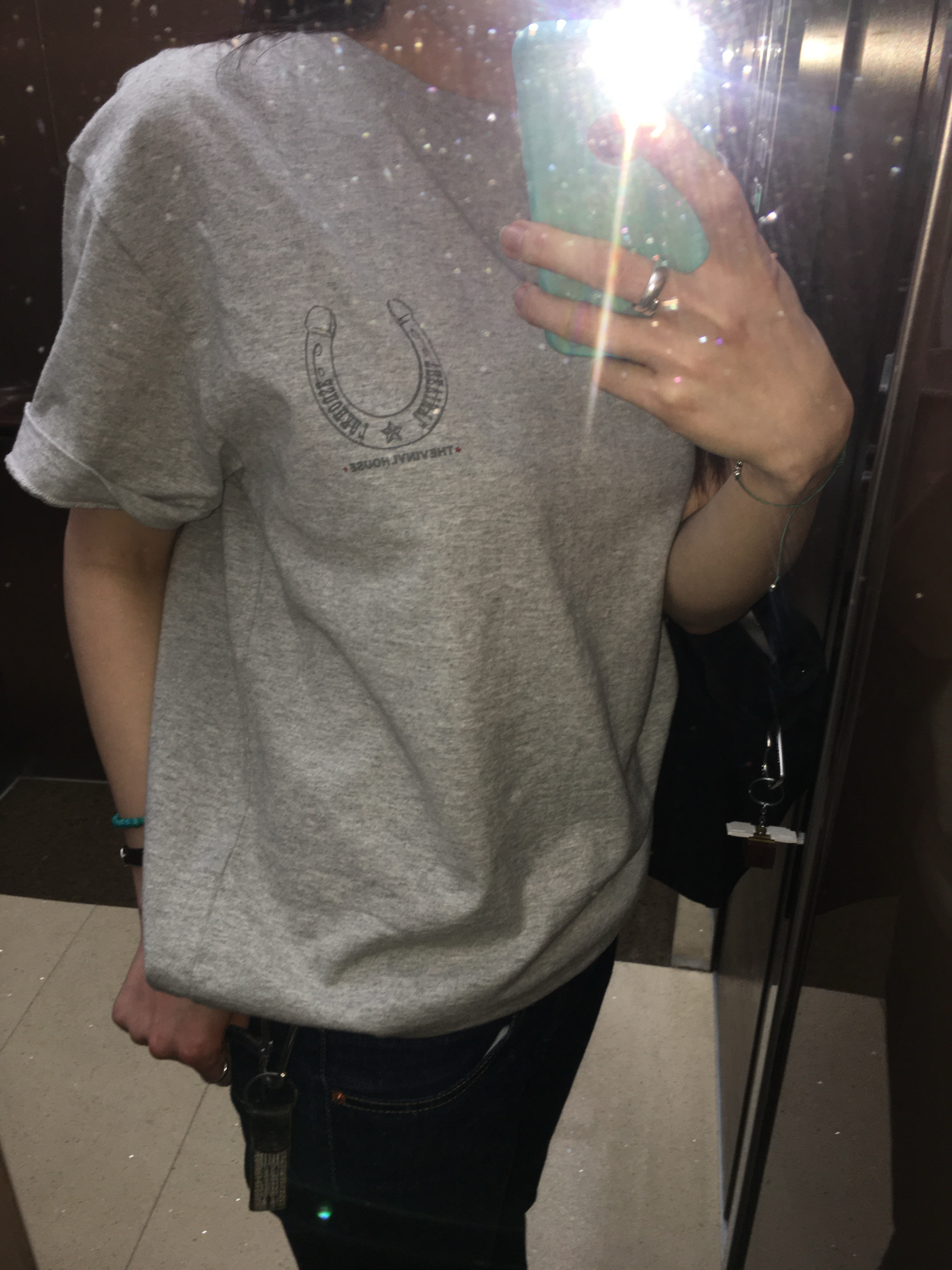 Thevinylhouse Lucky House Tee Grey 착용 스타일 - 7