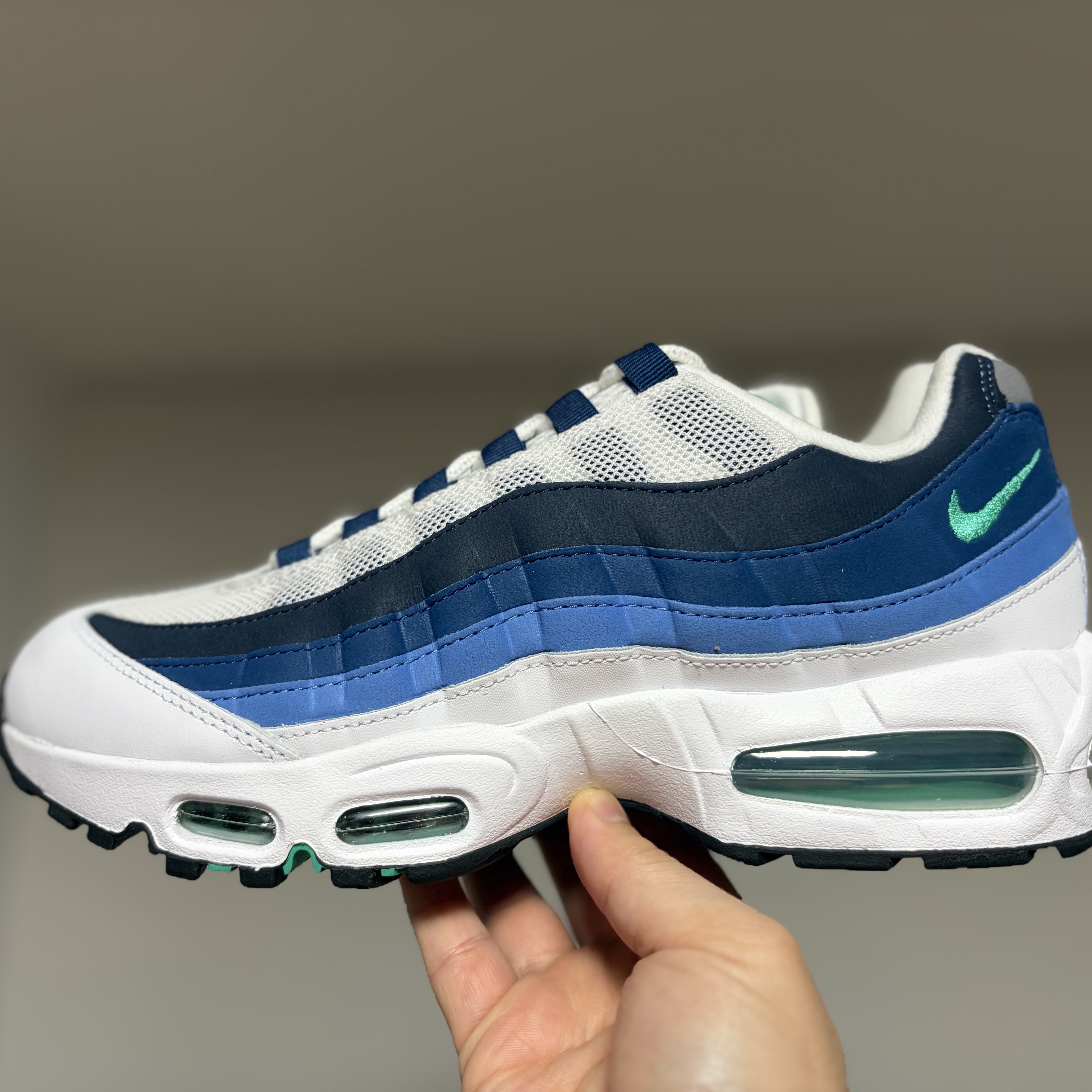 Nike Air Max 95 Big Bubble White Emerald Green 착용 스타일 - 7