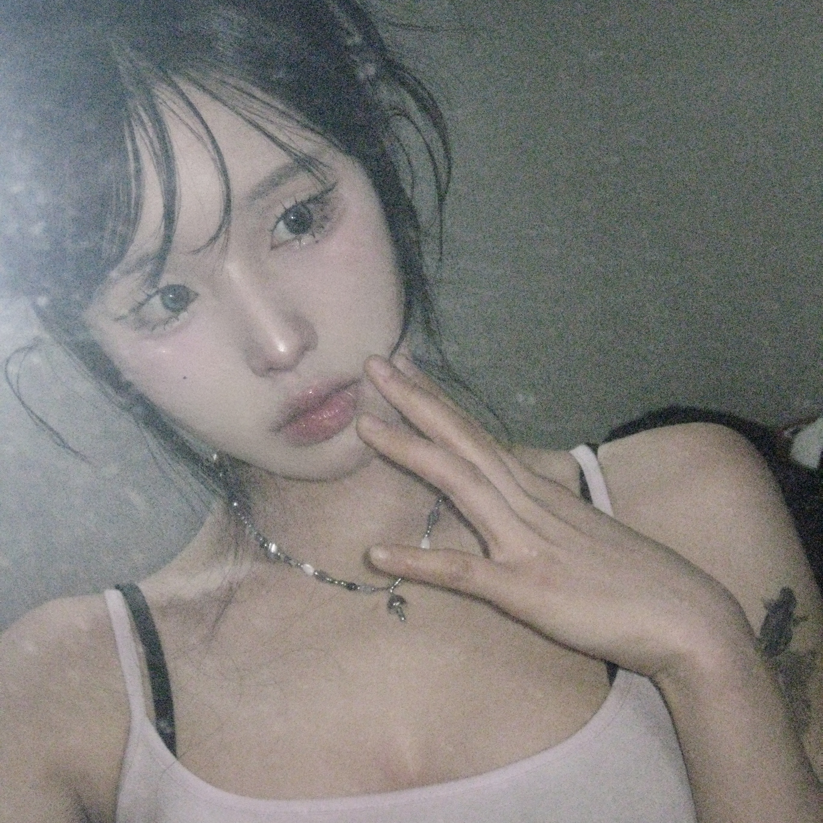 Riomeu Parasola Mushroom Necklace 착용 스타일