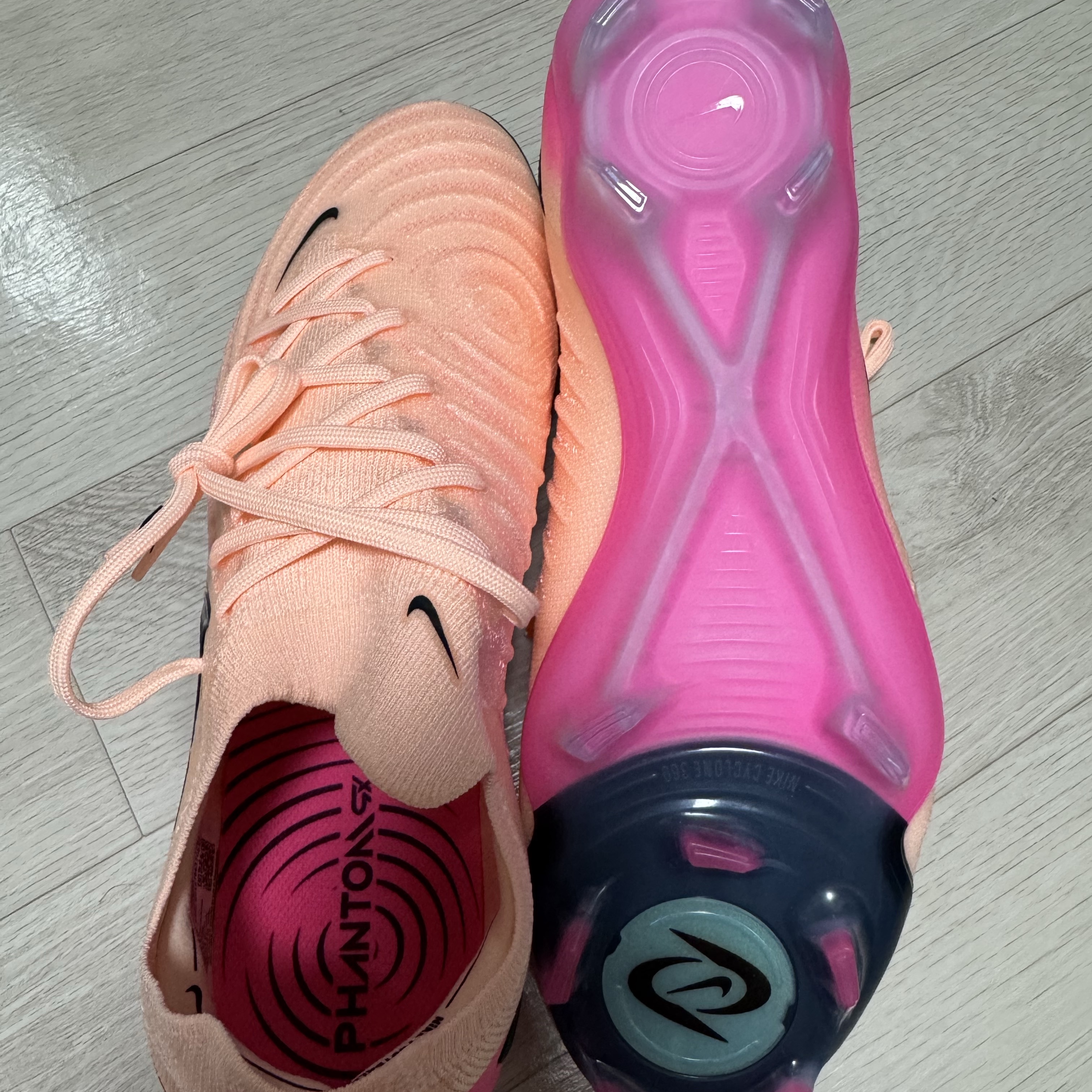 Nike Phantom GX 2 Elite FG Crimson Tint Pink Blast 착용 스타일 - 2