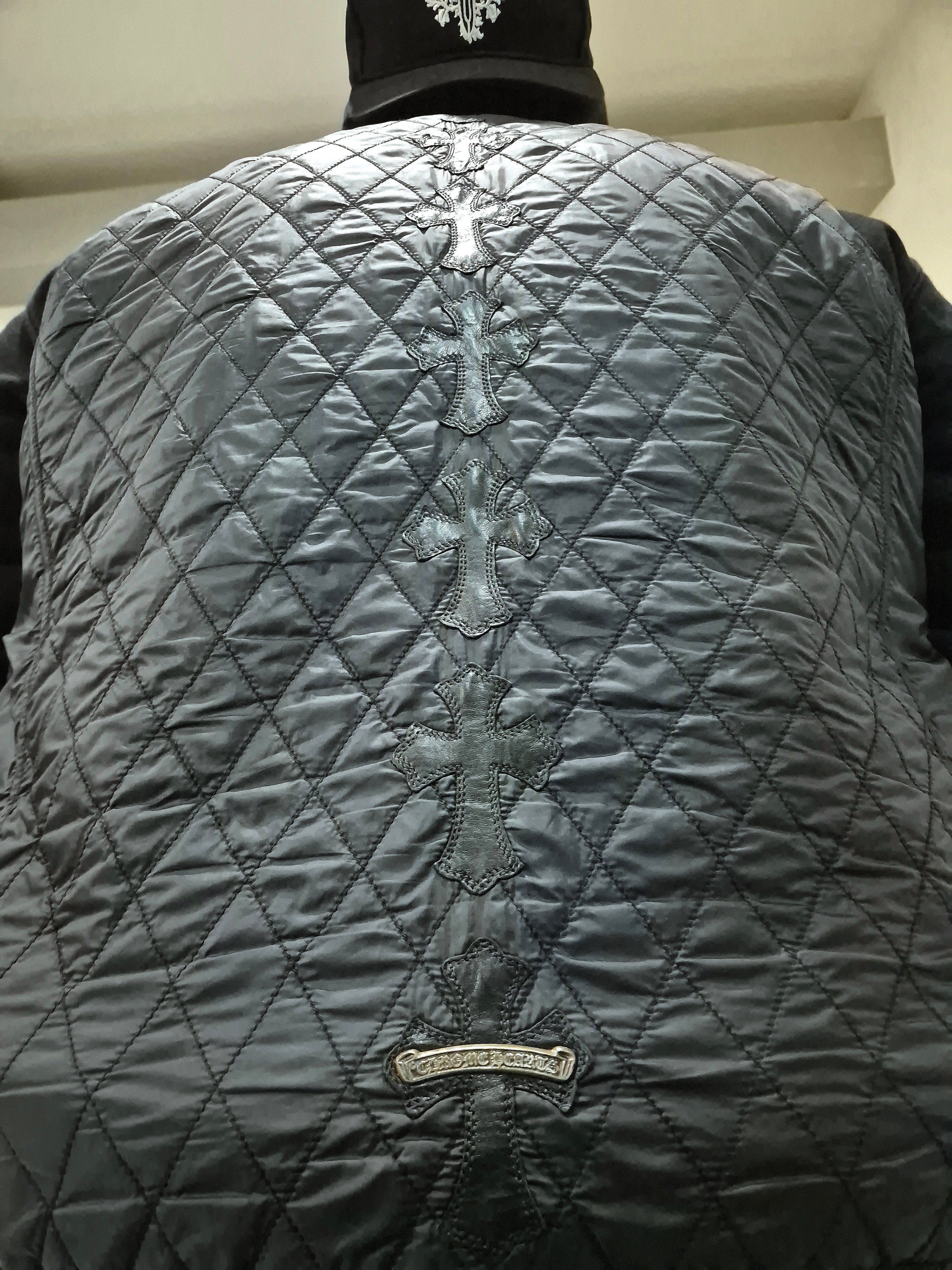Hansroom Chrome Hearts Papa Cross Quilted Nylon Vest 착용 스타일 - 2