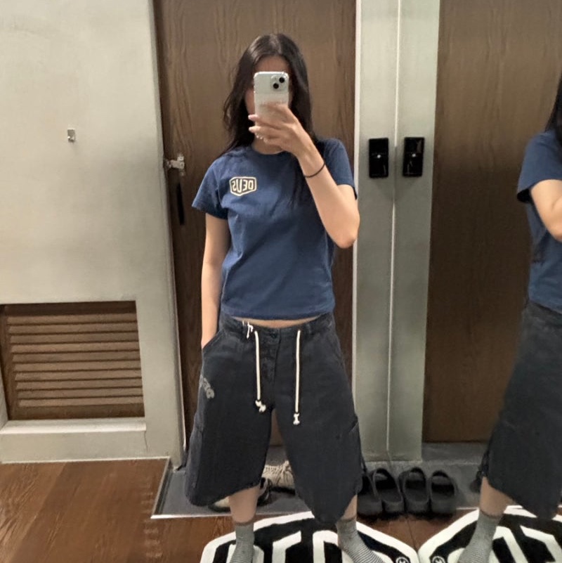 (W) Deus Ex Machina Seoul College Address T-Shirt Navy, (W) Deus Ex Machina Cargo Shorts Red 착용 스타일 - 3