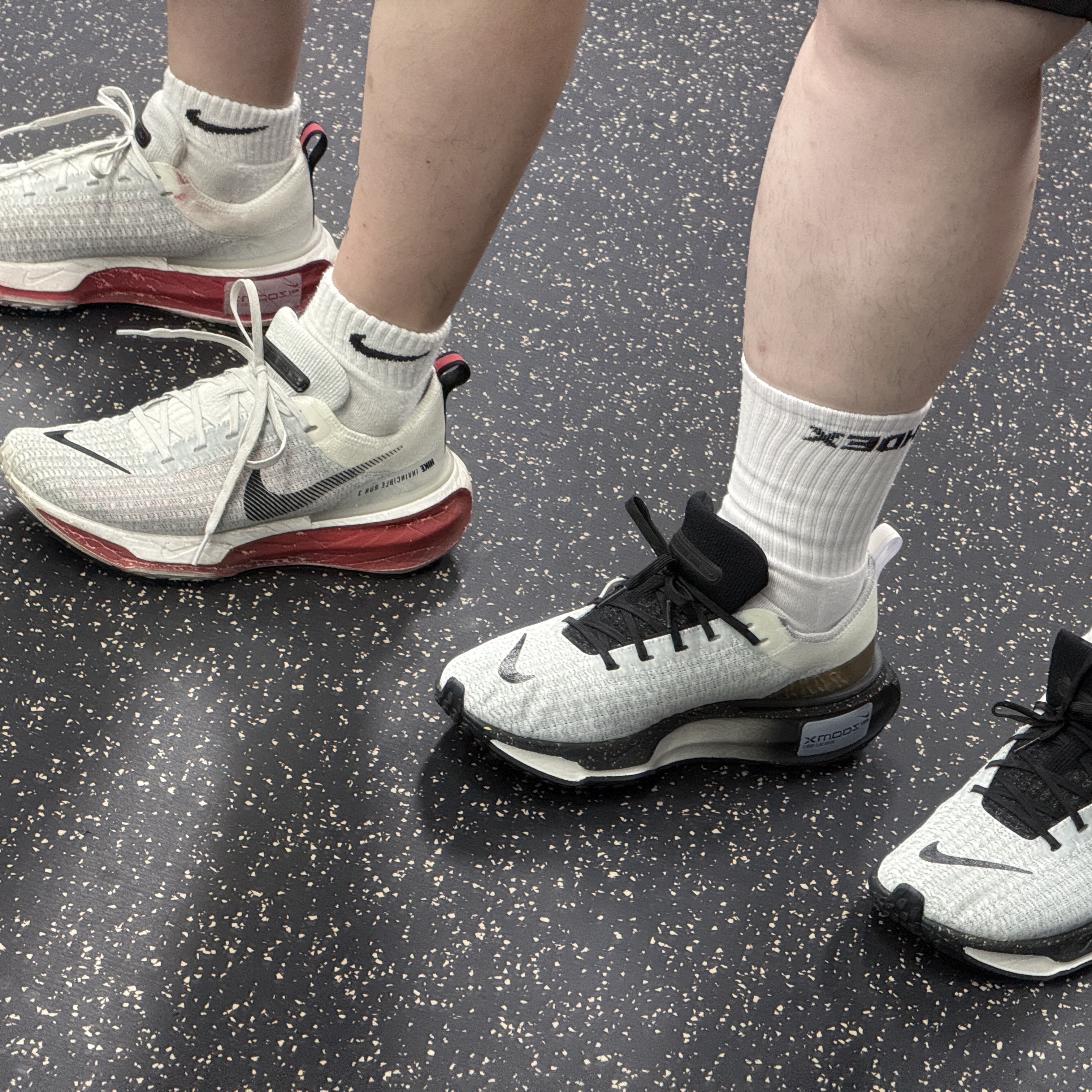 Nike Invincible 3 White Dark Smoke Grey 착용 스타일