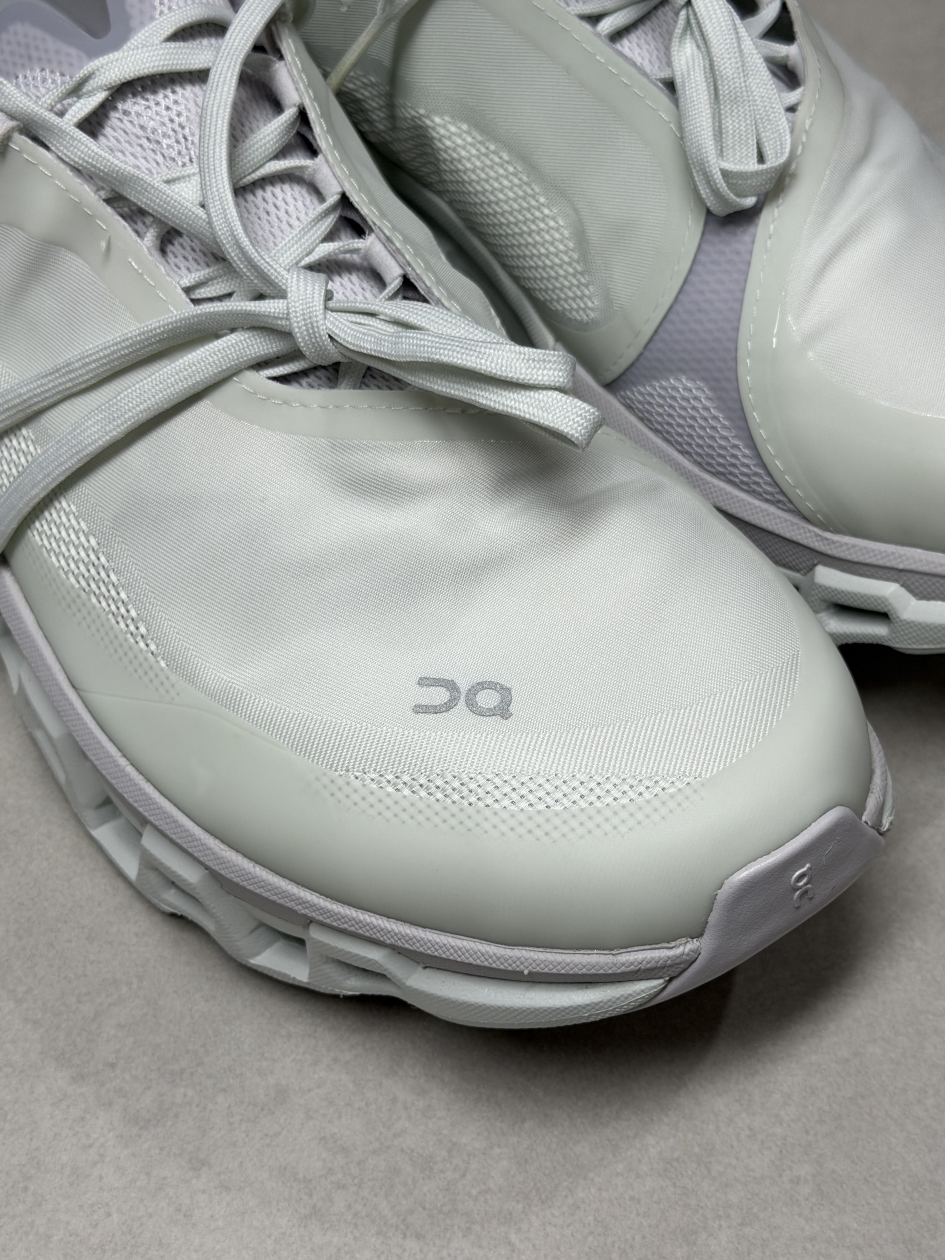 On Running x Post Archive Faction (Paf) Cloudmonster 2 Vapor Frost 착용 스타일 - 4