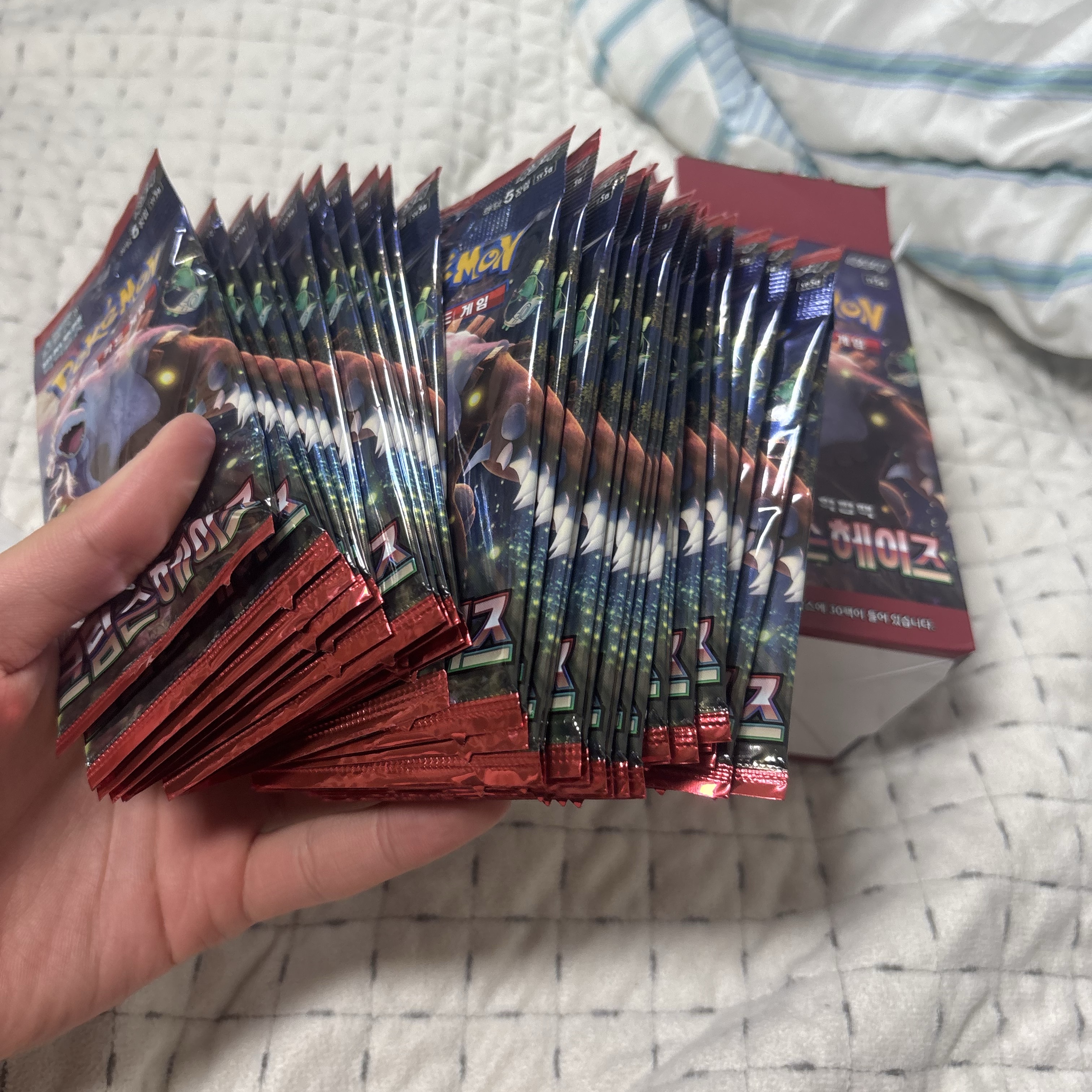 Pokemon TCG Scarlet & Violet Enhanced Expansion Pack Crimson Haze Box (Pack of 30) 착용 스타일