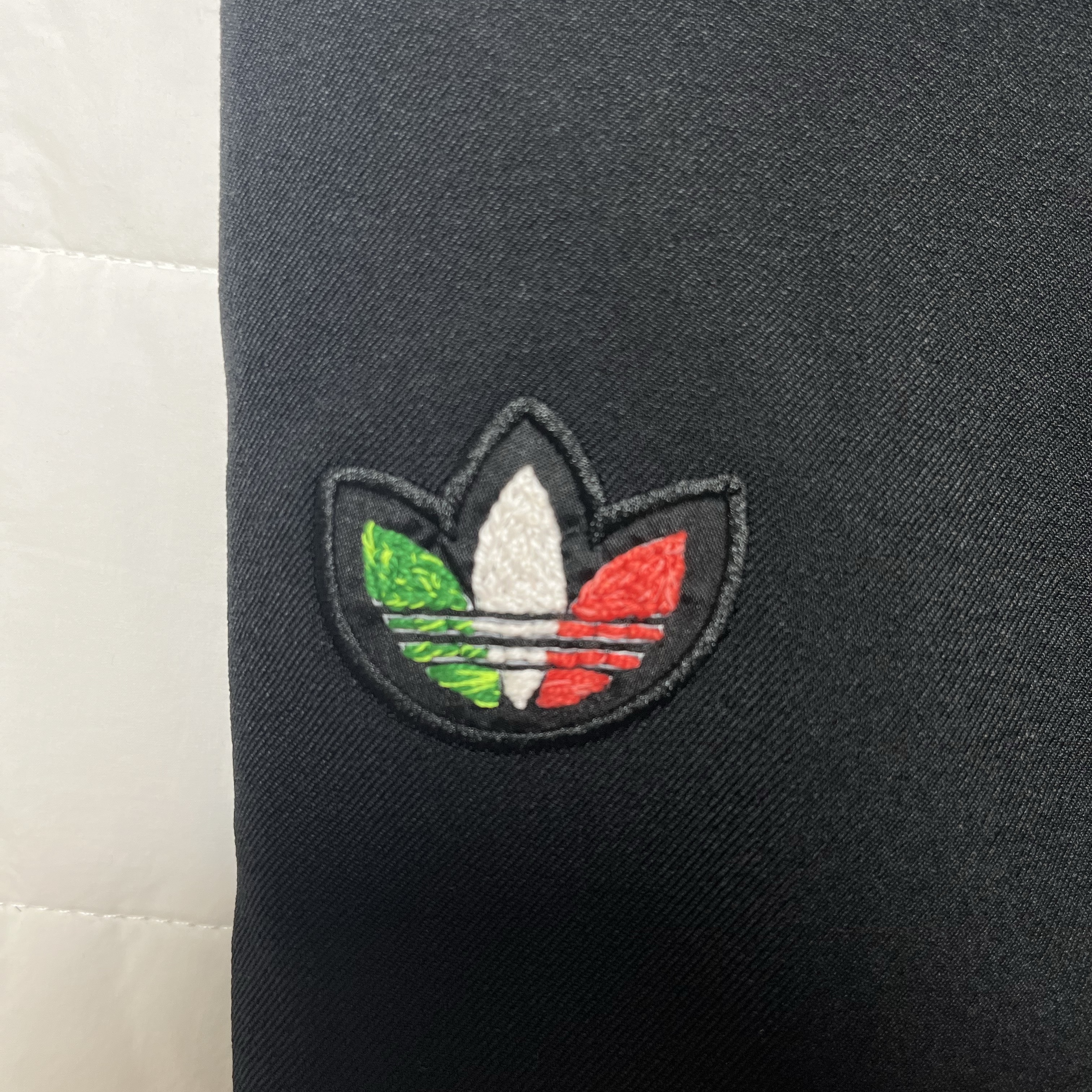 Adidas x Someone Somewhere Mexico Top Black - KR Sizing (Non Marking Ver.), Adidas Spain 2026 Away Jersey Off White - US Sizing (Non Marking Ver.) 착용 스타일 - 2