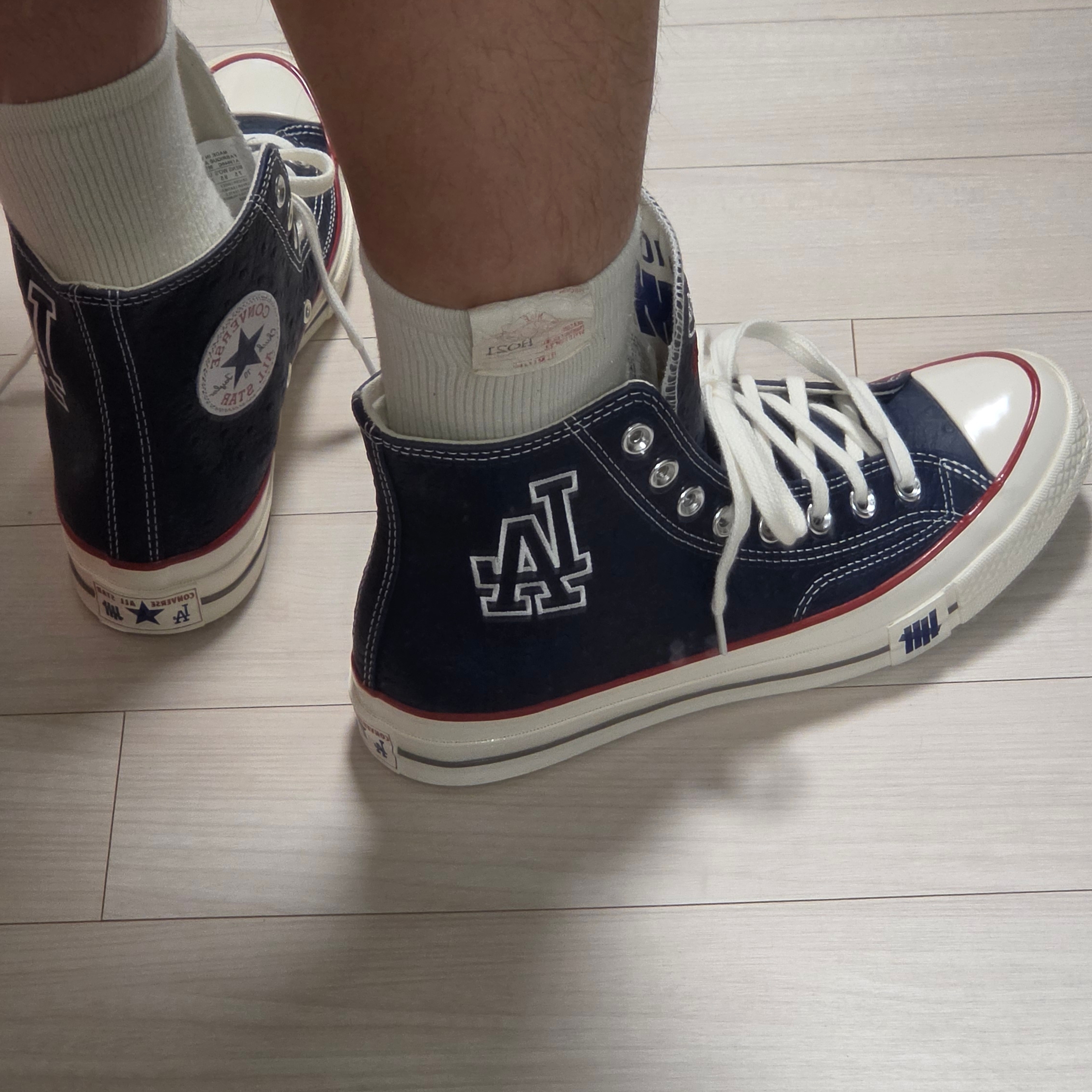 Converse x Undefeated x LA Dodgers Chuck Taylor All Star Hi Blue Cream 착용 스타일 - 5