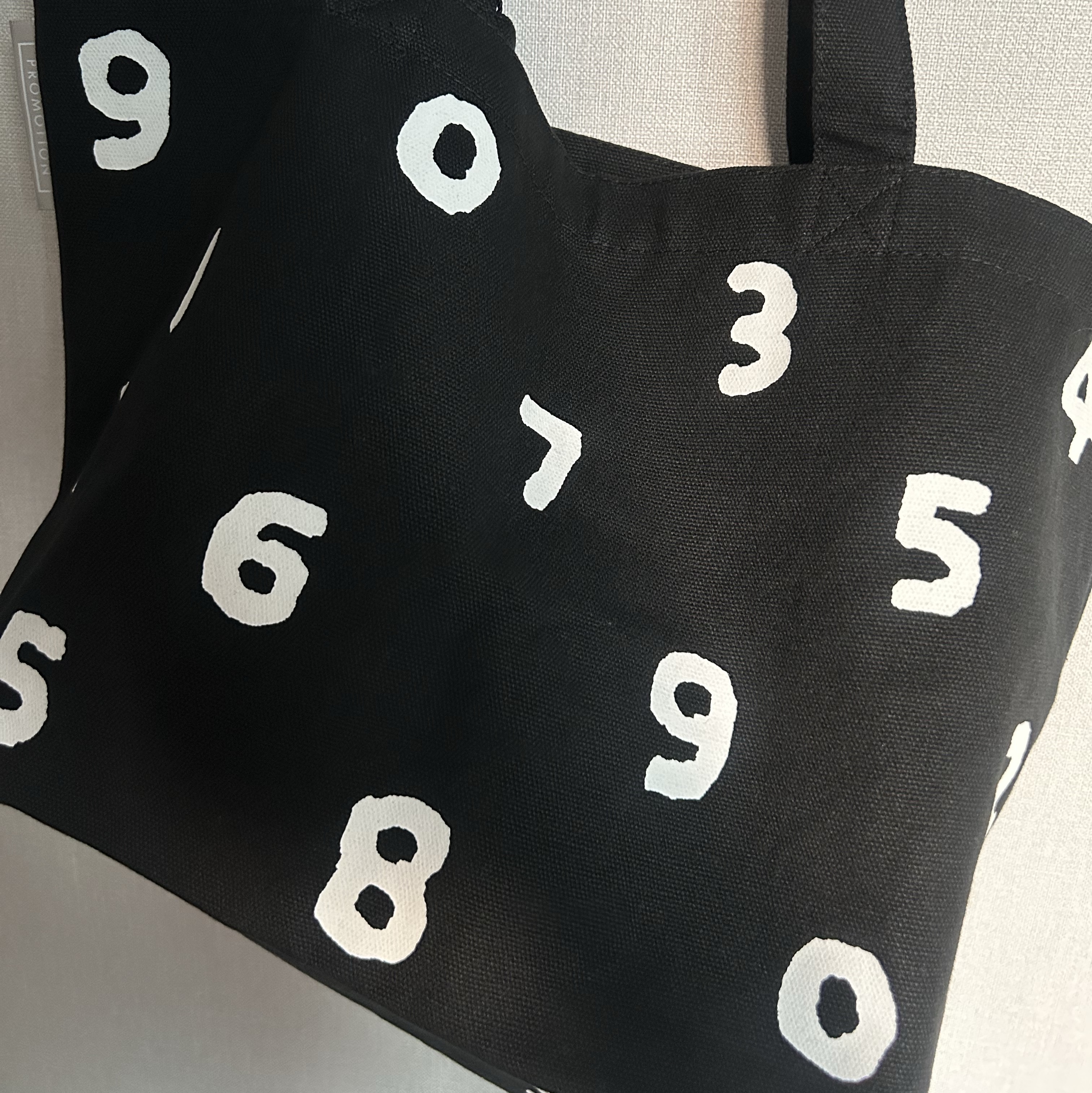 Sou Sou Promotion Canvas Small Tote Bag Black 착용 스타일 - 5