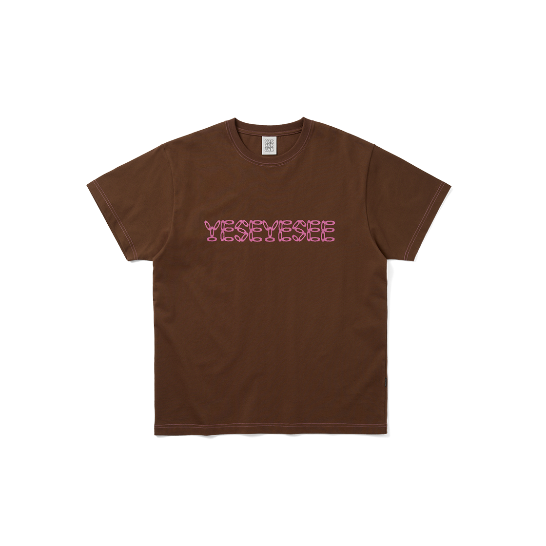 [더블적립] 예스아이씨 콘트라스트 스티치 체인 로고 티셔츠 브라운([더블적립] YESEYESEE Contrast Stitch Chain Logo Tee Brown)
