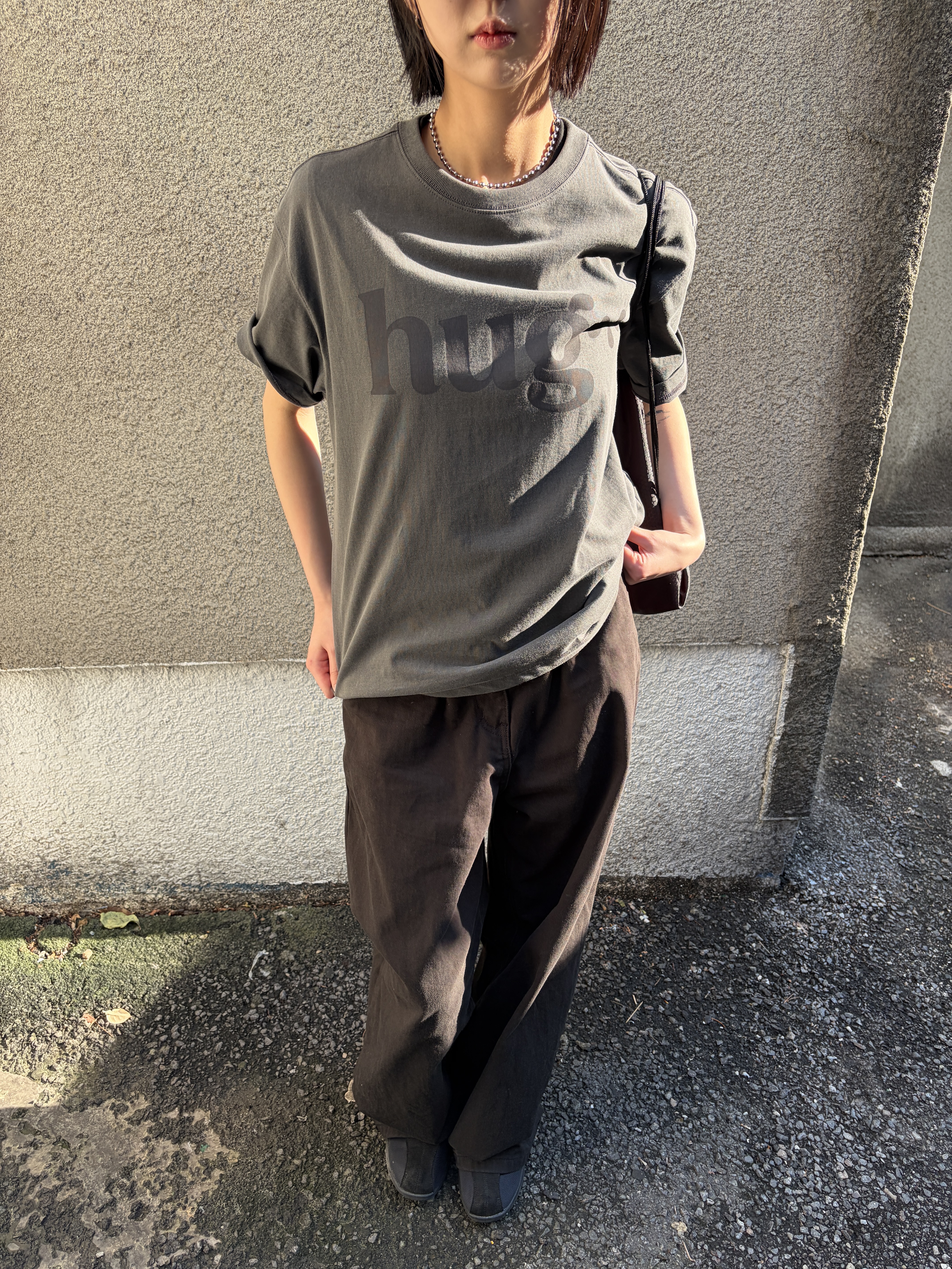 Riomeu Hug Rio Short Sleeve T-shirt Charcoal 착용 스타일 - 5