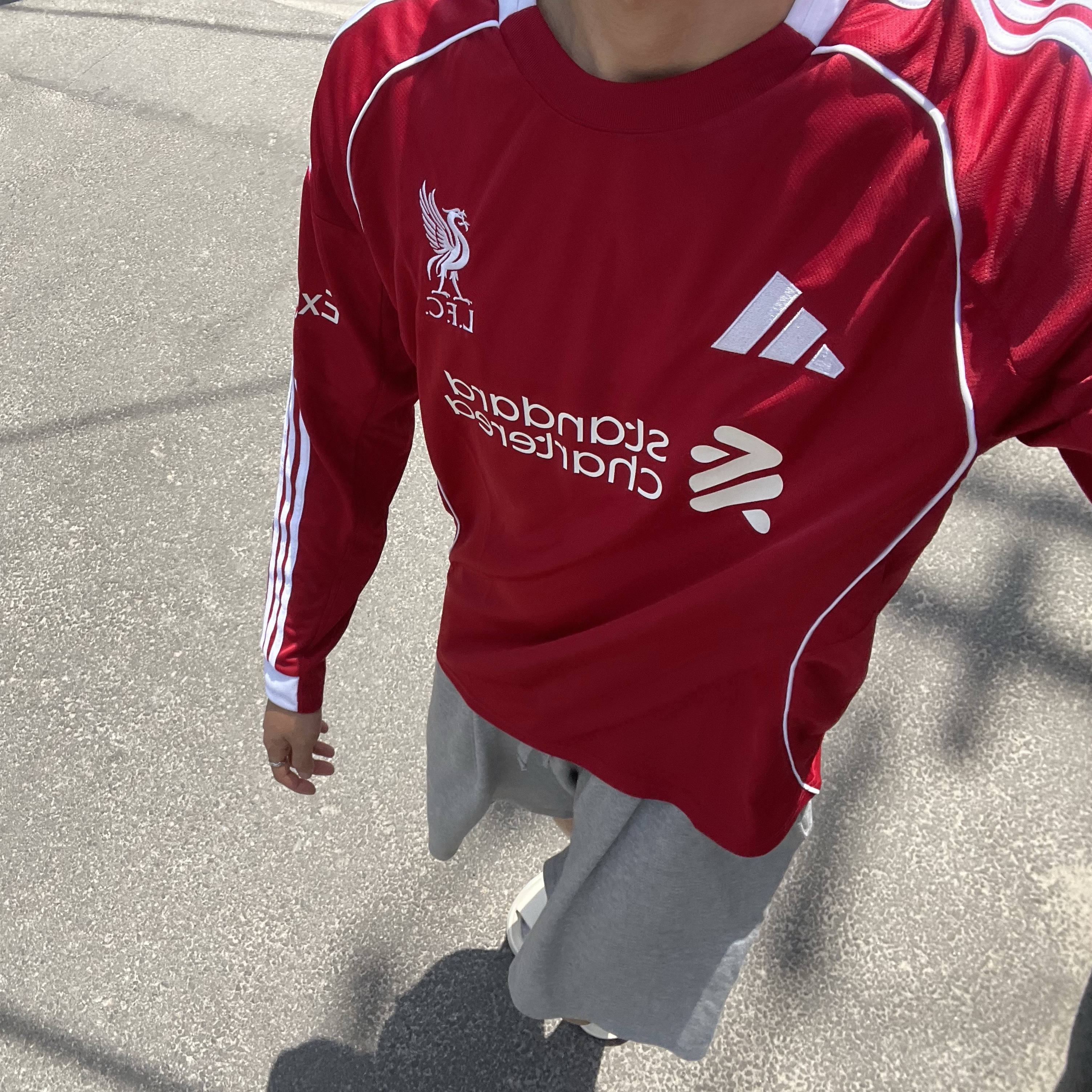 Adidas Liverpool FC 2025/26 Home Long Sleeve Jersey Strawberry Red - KR Sizing (Non Marking Ver.) 착용 스타일