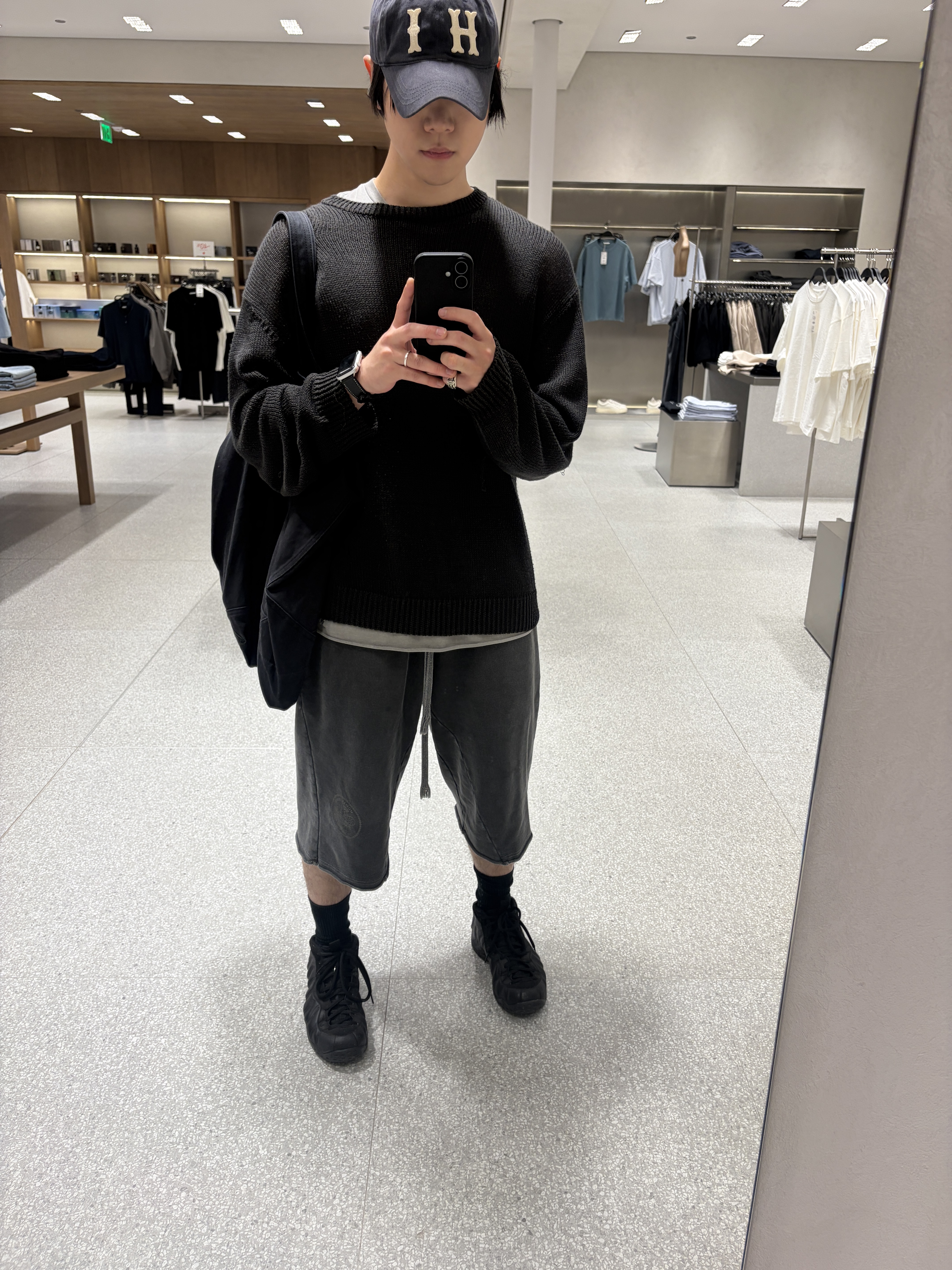 Polyteru Human Index Human 1/2 Sweat Pants Charcoal 착용 스타일