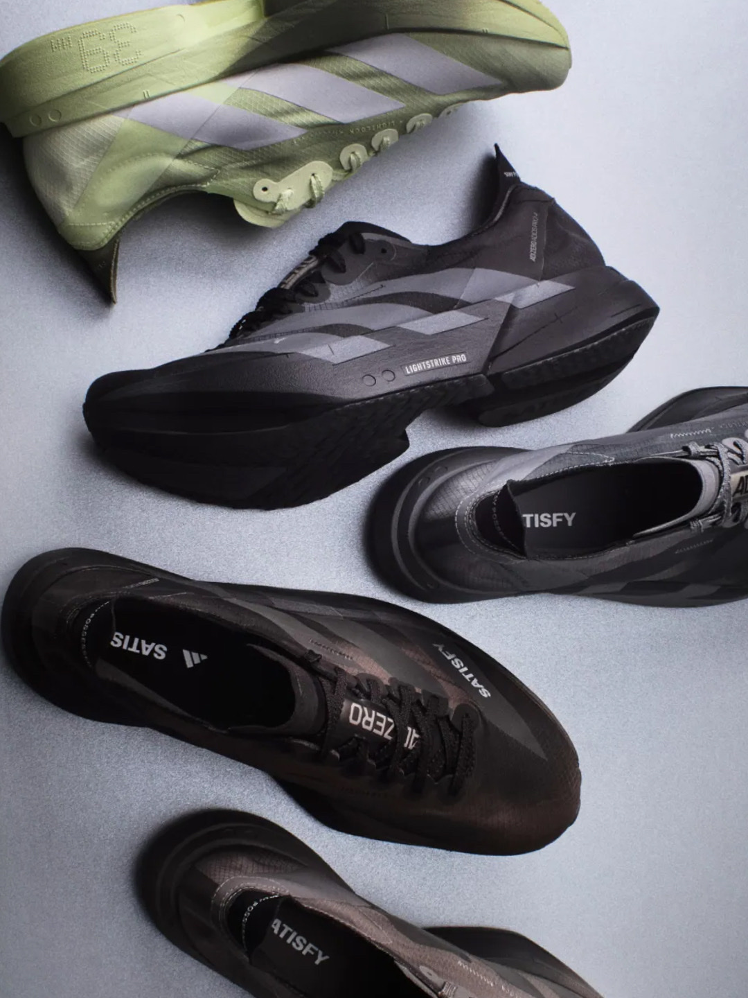 Adidas x Satisfy Adizero Adios Pro 4 Brown Aurora Coffee Metallic, Adidas x Satisfy Adizero Adios Pro 4 Core Black Grey Five μ°©μ© μ€νμΌ - 4