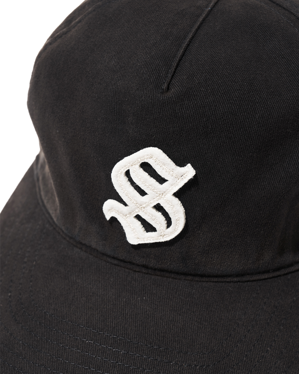 [예약 배송] 선데이세레머니 올드 잉글리쉬 아플리케 로고 캡 - 블랙([예약 배송] Sunday Ceremony Old English Applique Logo Cap - Black) - 4