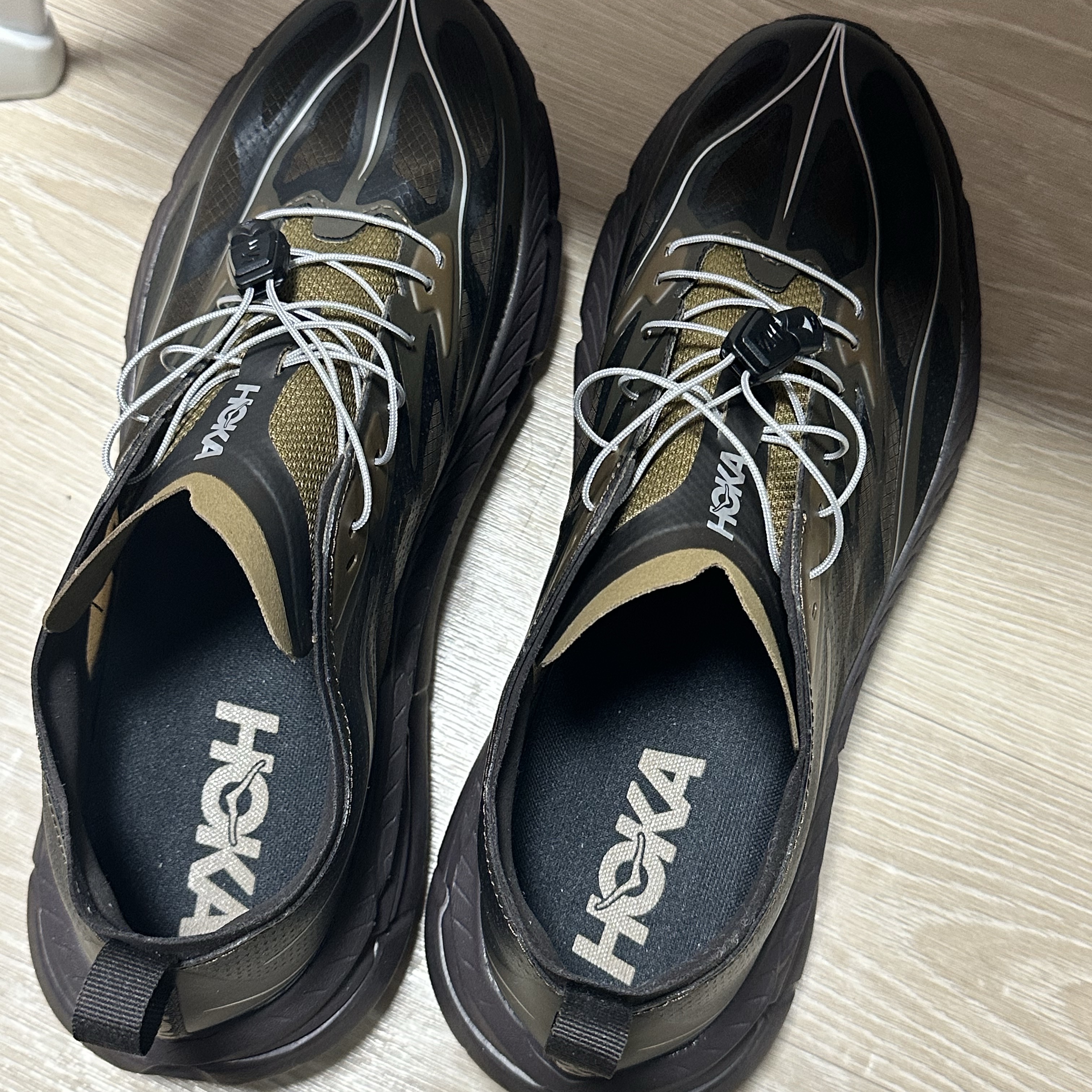 Hoka Mafate Speed 4 Lite Tree Bark Cast Iron 착용 스타일
