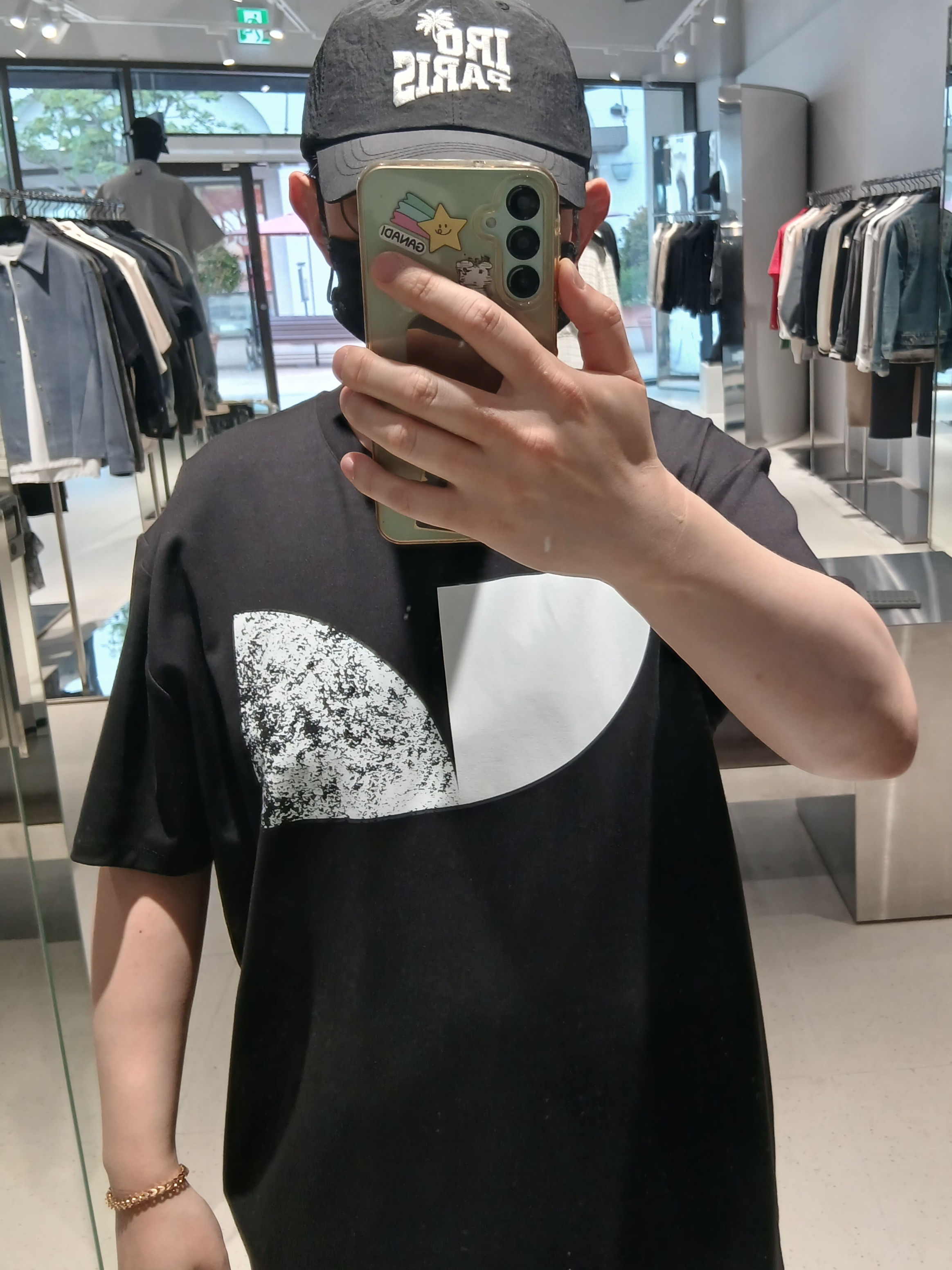 Iro Aloispe Over Fit Iconic Logo Short Sleeves T-Shirt Black, Iro Palmtree Nylon Ball Cap Black 착용 스타일 - 3