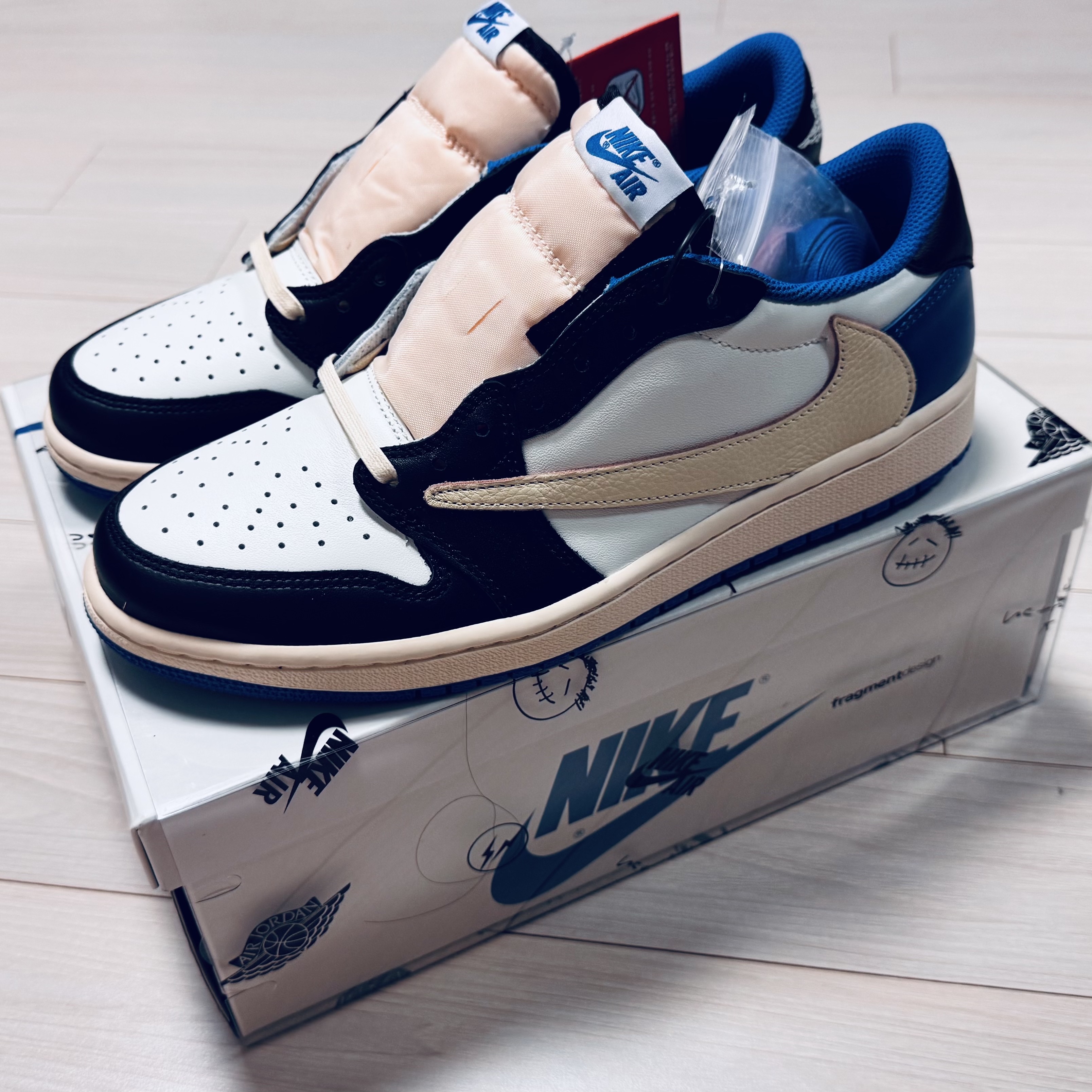 Jordan 1 x Travis Scott x Fragment Retro Low OG SP Military Blue 착용 스타일 - 2