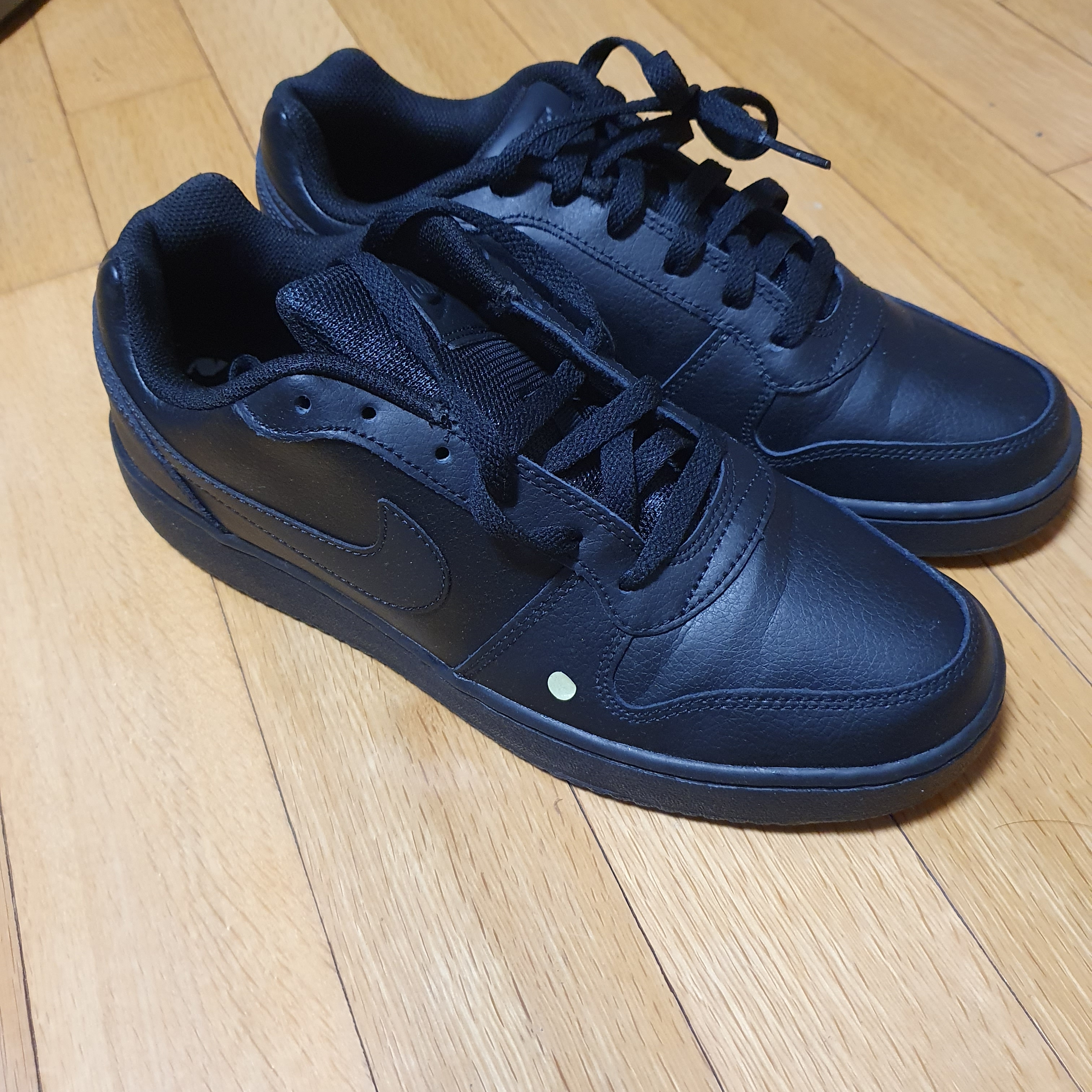 Nike Ebernon Low Triple Black 착용 스타일