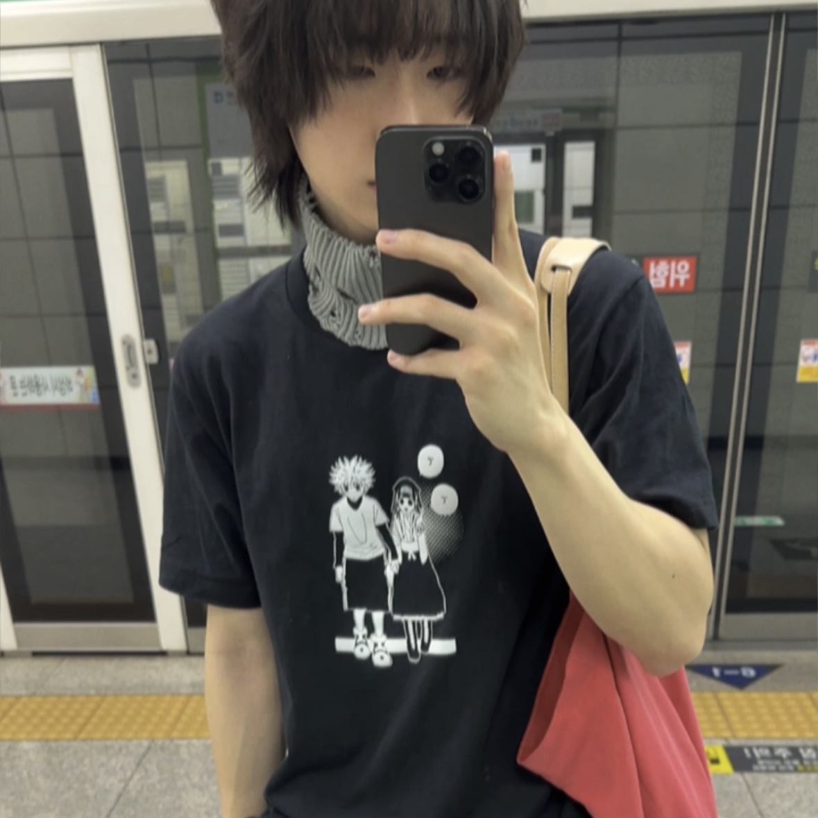 Uniqlo UT Shueisha 100th Anniversary Hunter x Hunter T-Shirt Black, Xlim Ep.7 Synopsis 02 Bag Red 착용 스타일 - 1