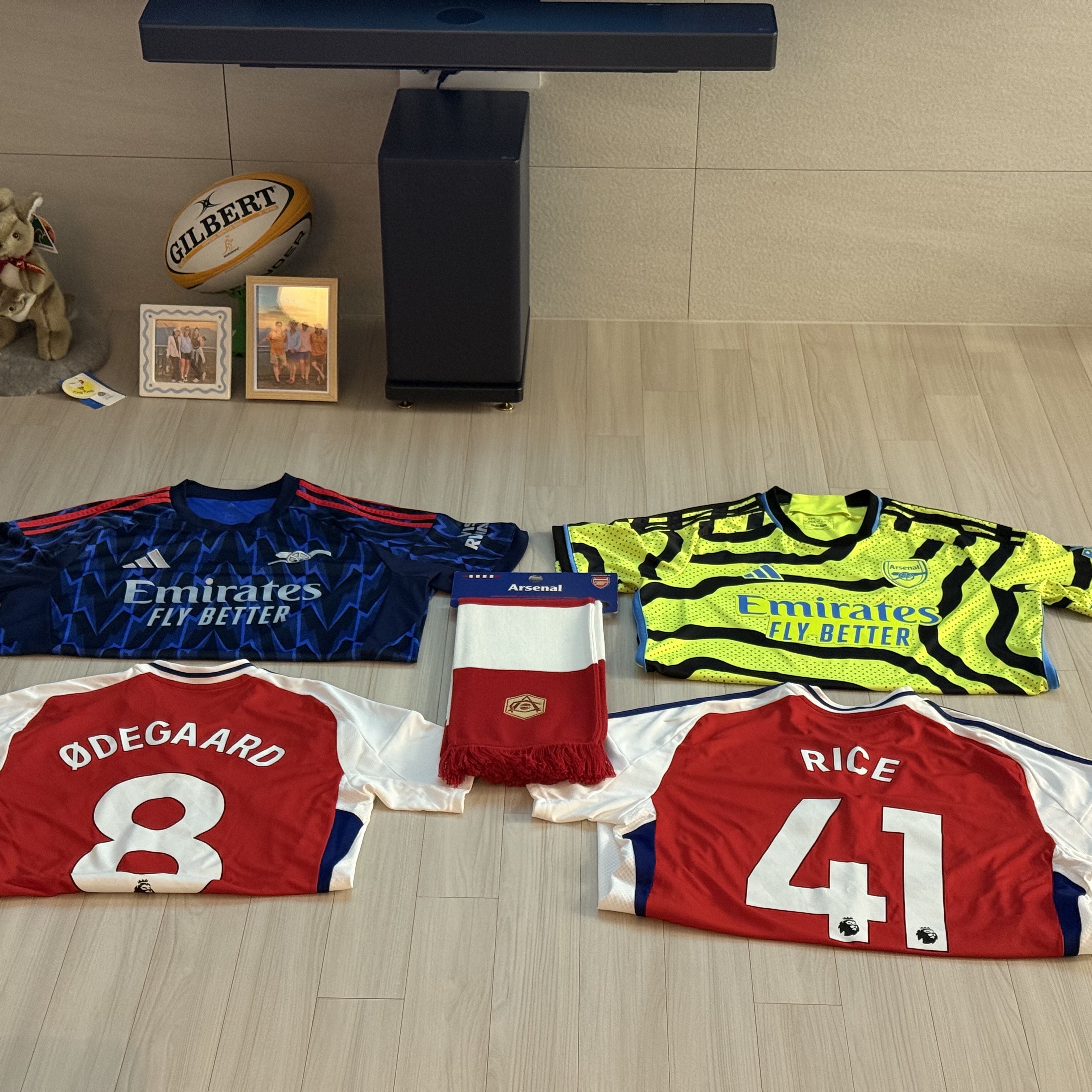 Adidas Arsenal 2025/26 3rd Jersey Cloud White Team Coll Burgundy 2 - US Sizing (Non Marking Ver.), Adidas Arsenal 2024/25 Home Jersey Better Scarlet White - KR Sizing (Non Marking Ver.) 착용 스타일 - 7