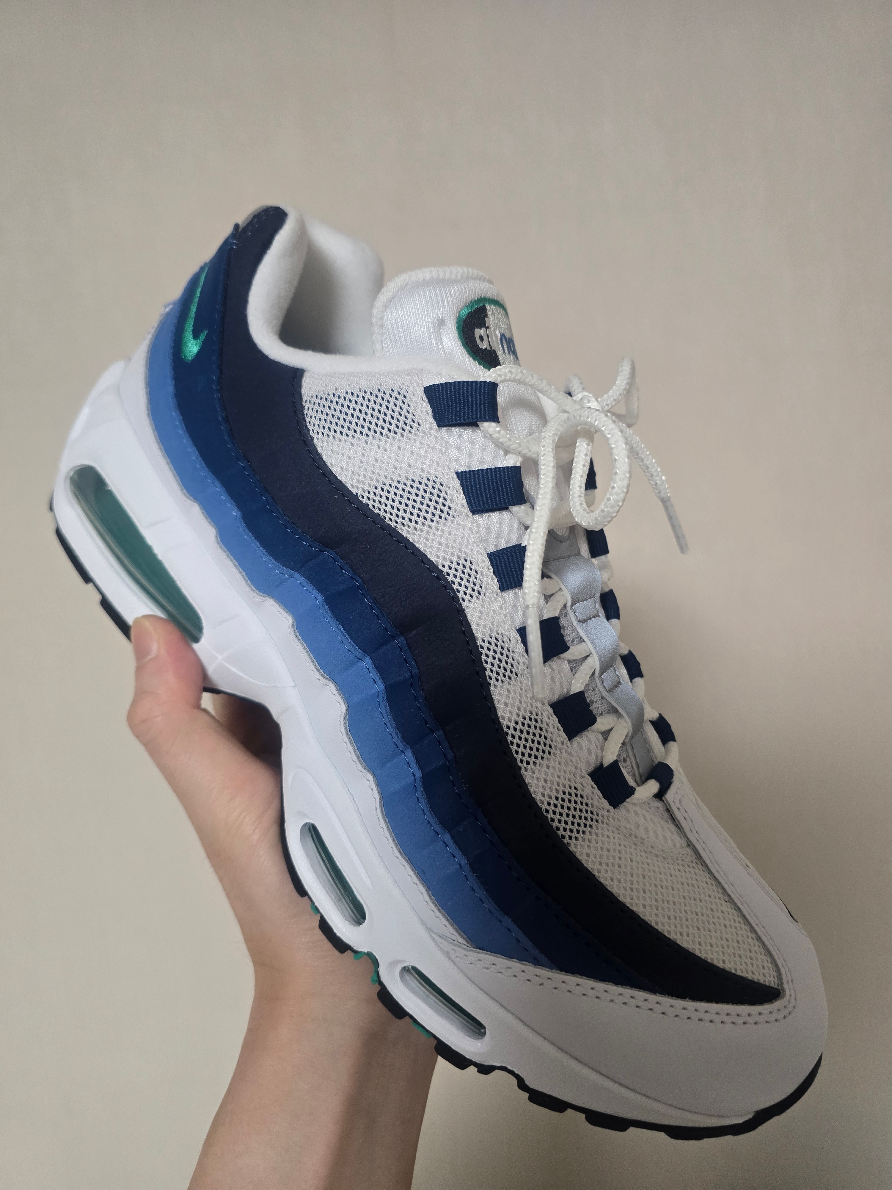 Nike Air Max 95 Big Bubble White Emerald Green 착용 스타일 - 3