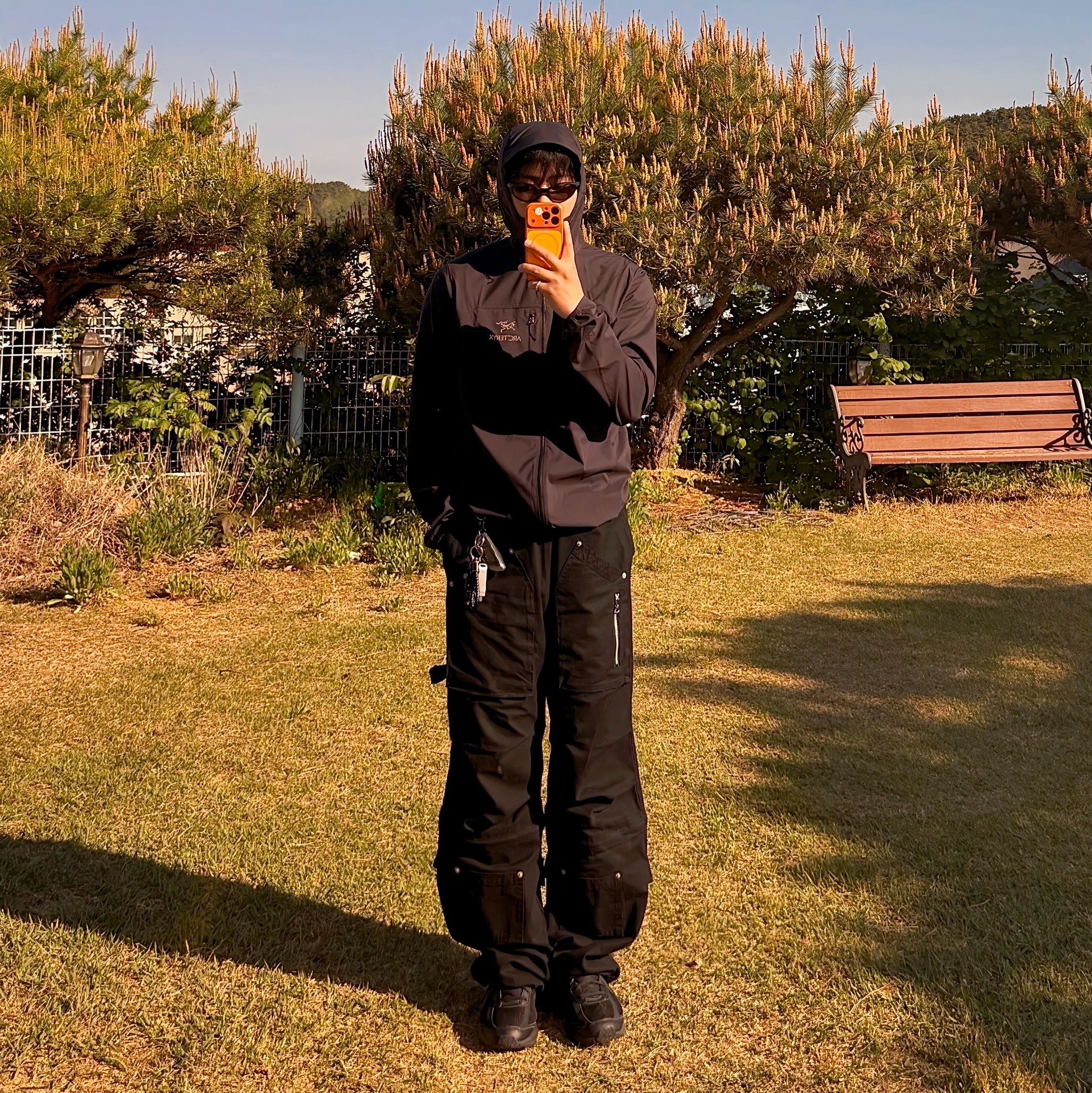 Oakley Eye Jacket Redux Matte Black Frame Prizm Grey Lenses High Bridge Fit, Arc'teryx Squamish Hoody Black 착용 스타일 - 2